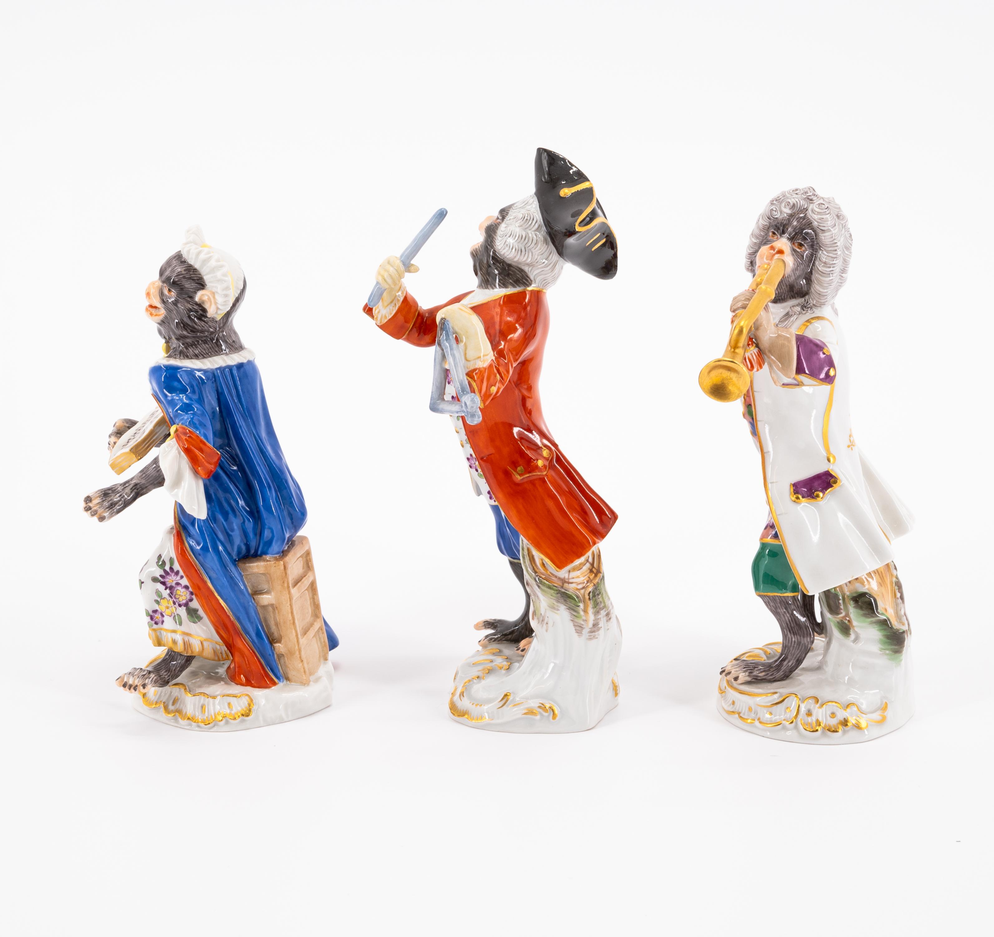 21 PORCELAIN FIGURES FROM THE MONKEY CHAPEL - Image 3 of 27