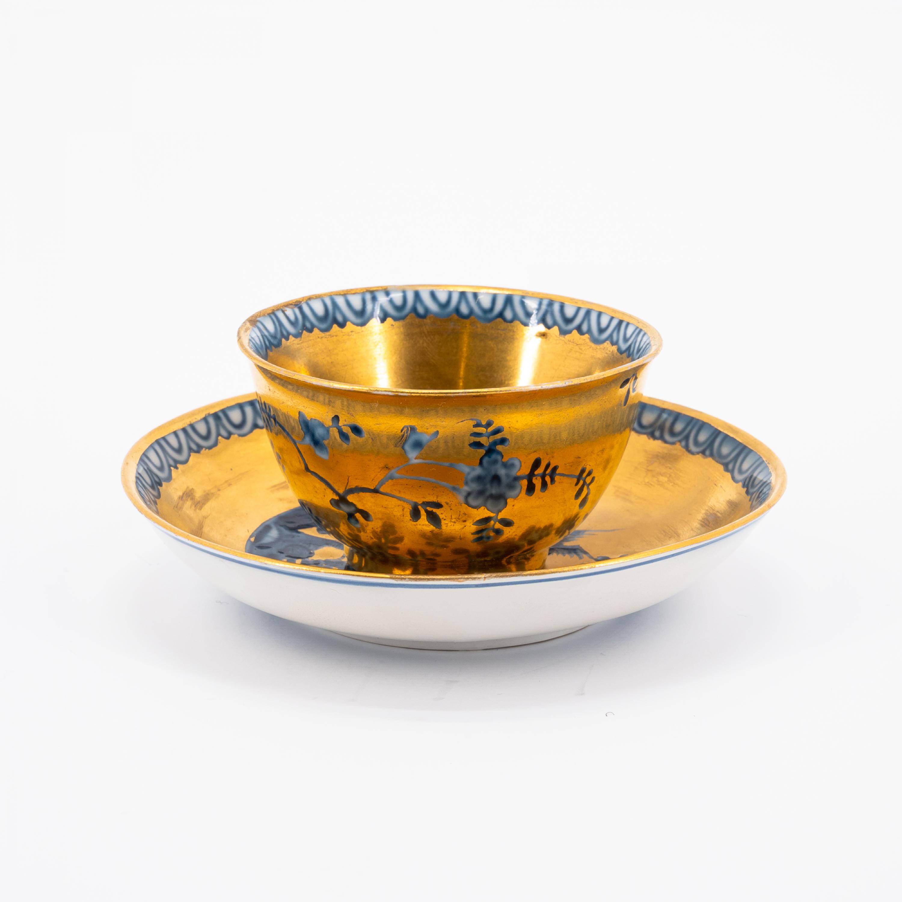 PORCELAIN ENSEMBLE OF SLOP BOWL, TWO CUPS AND SAUCERS WITH GILDED DECOR - Image 12 of 16
