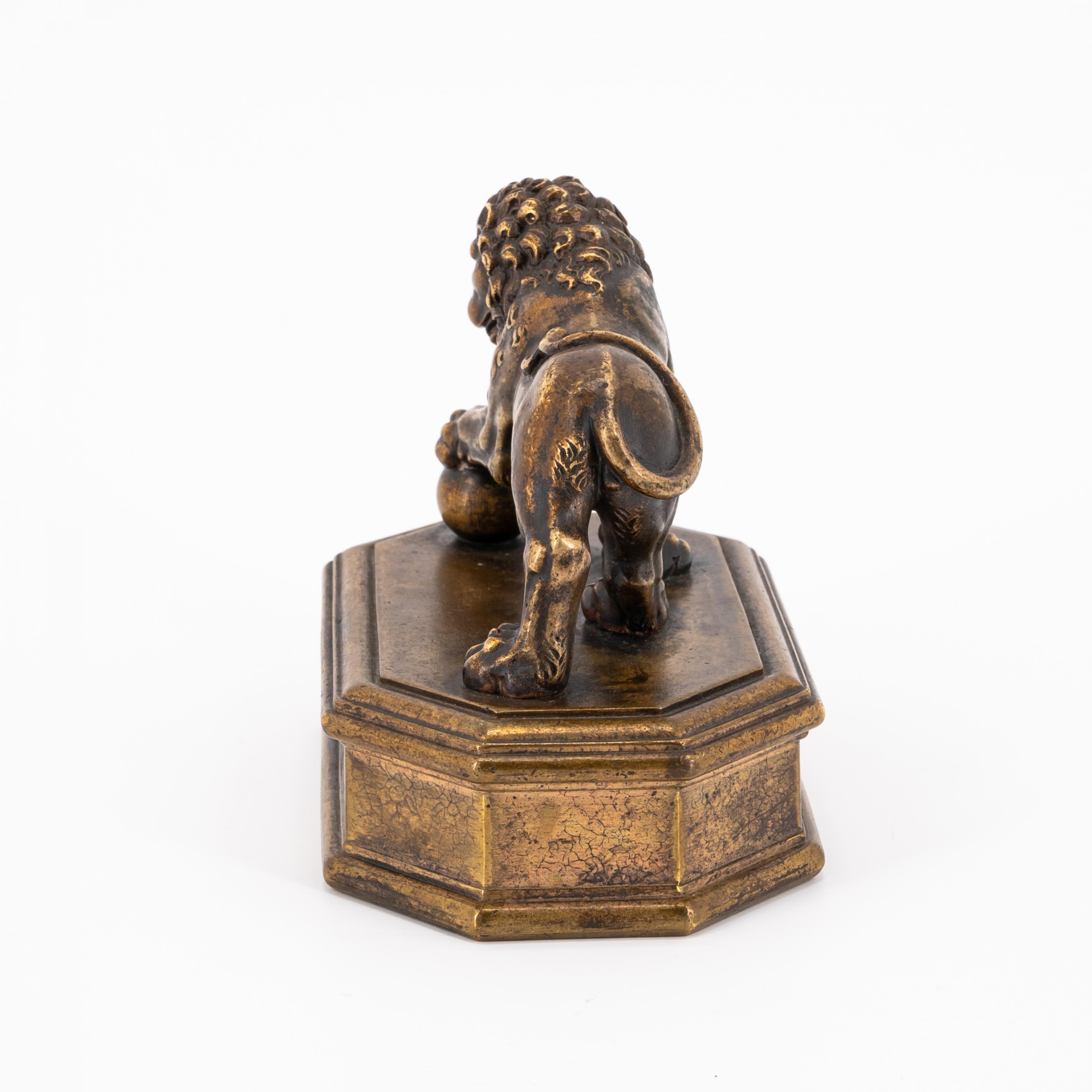 SMALL BRONZE SCULPTURE OF A LION ON A PEDESTAL - Image 3 of 6