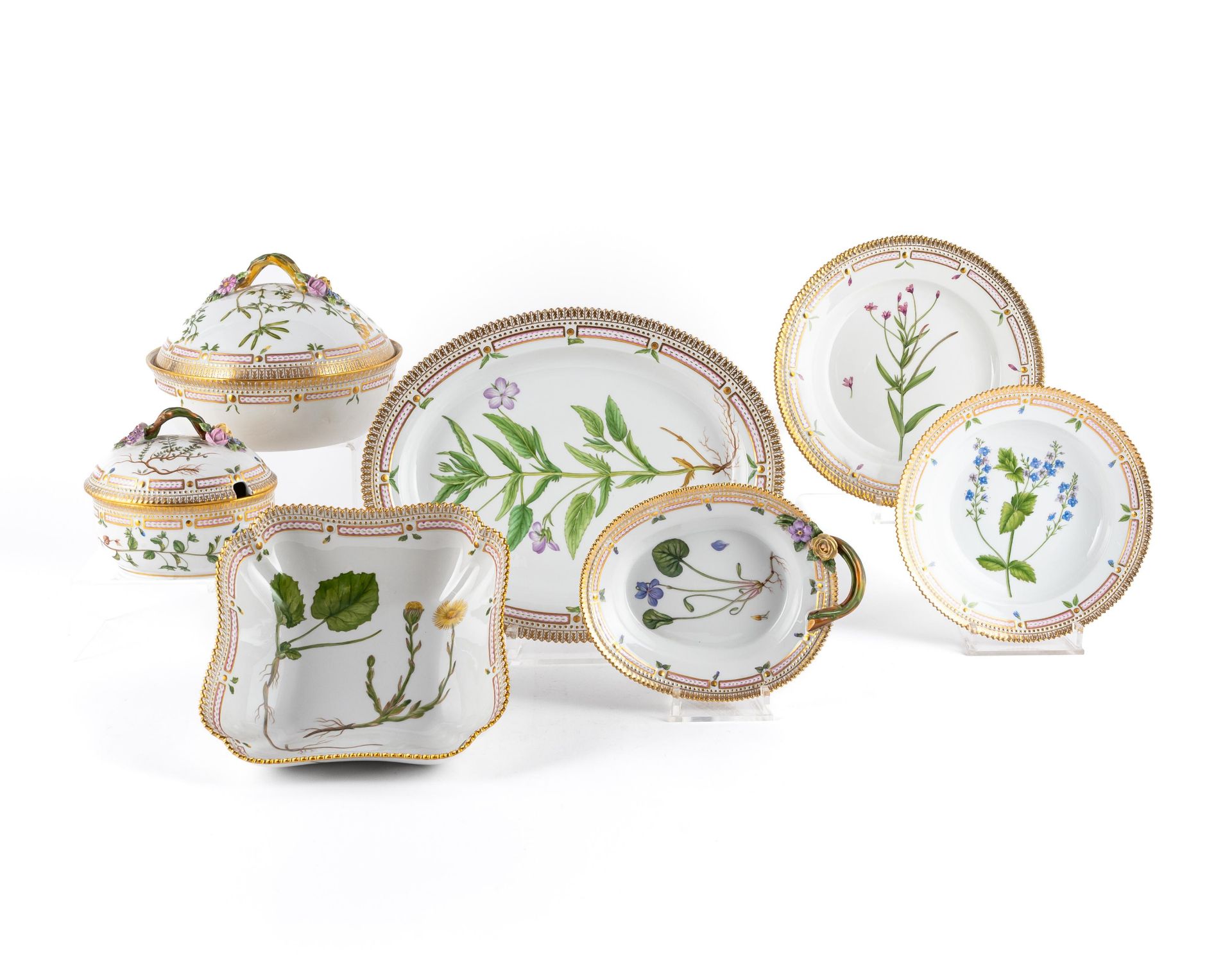 18 PIECES FROM A PORCELAIN DINNER SERVICE 'FLORA DANICA' - Image 2 of 26