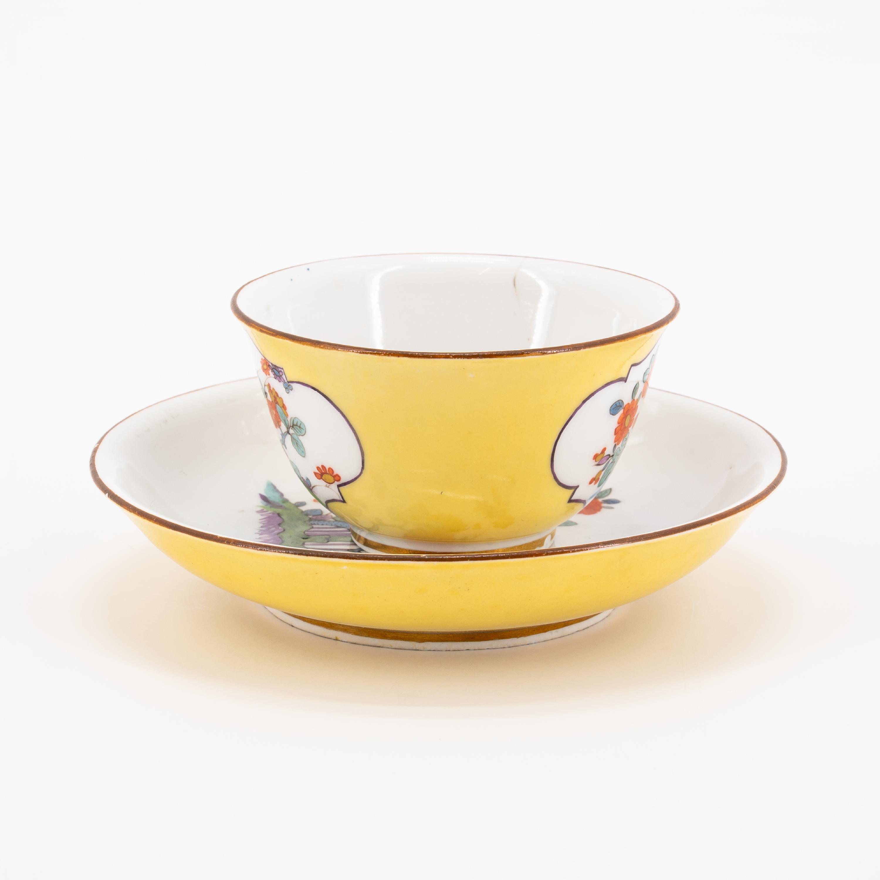 TWO PORCELAIN TEA BOWLS AND TWO SAUCERS WITH YELLOW GROUND AND KAKIEMON - Image 7 of 11
