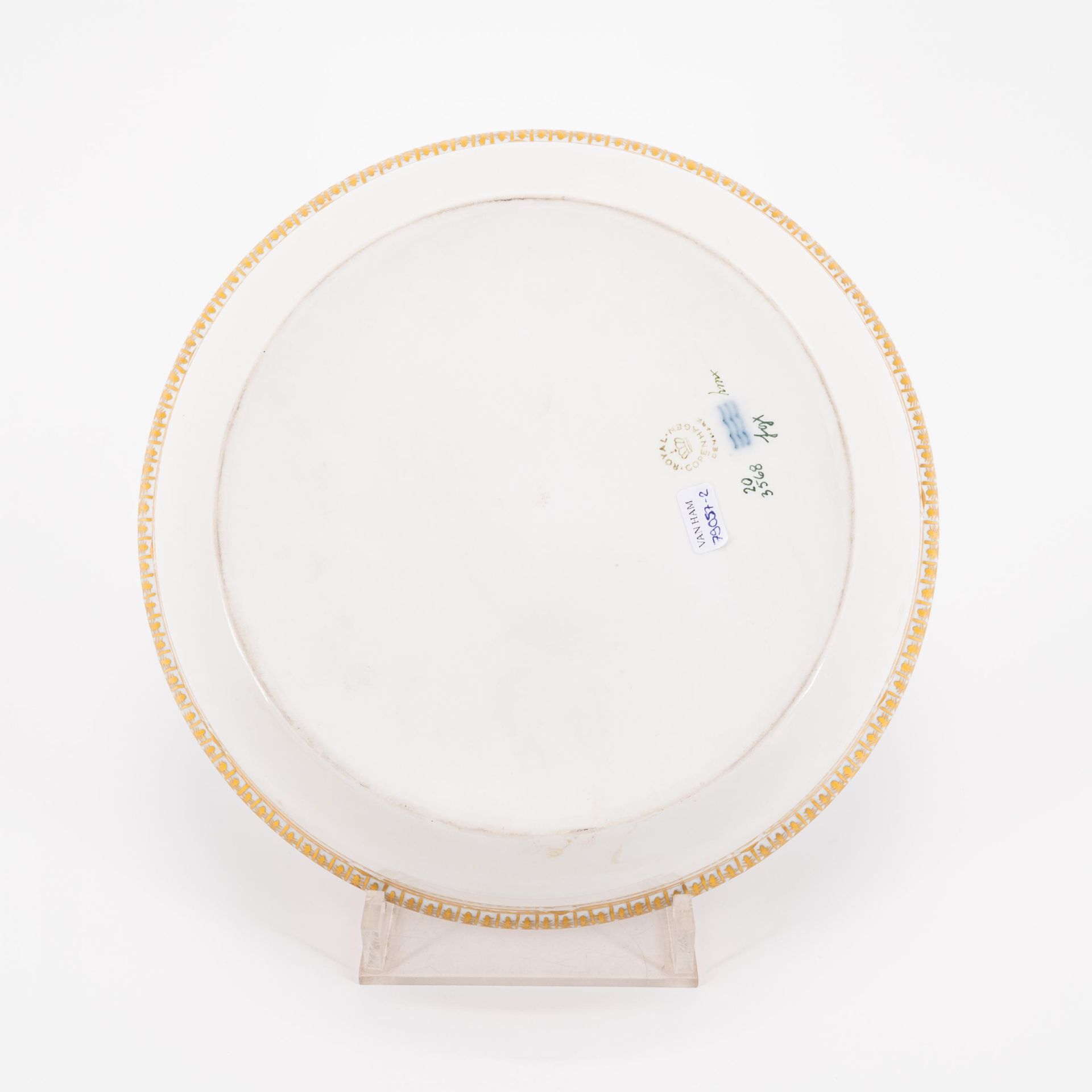 18 PIECES FROM A PORCELAIN DINNER SERVICE 'FLORA DANICA' - Image 19 of 26