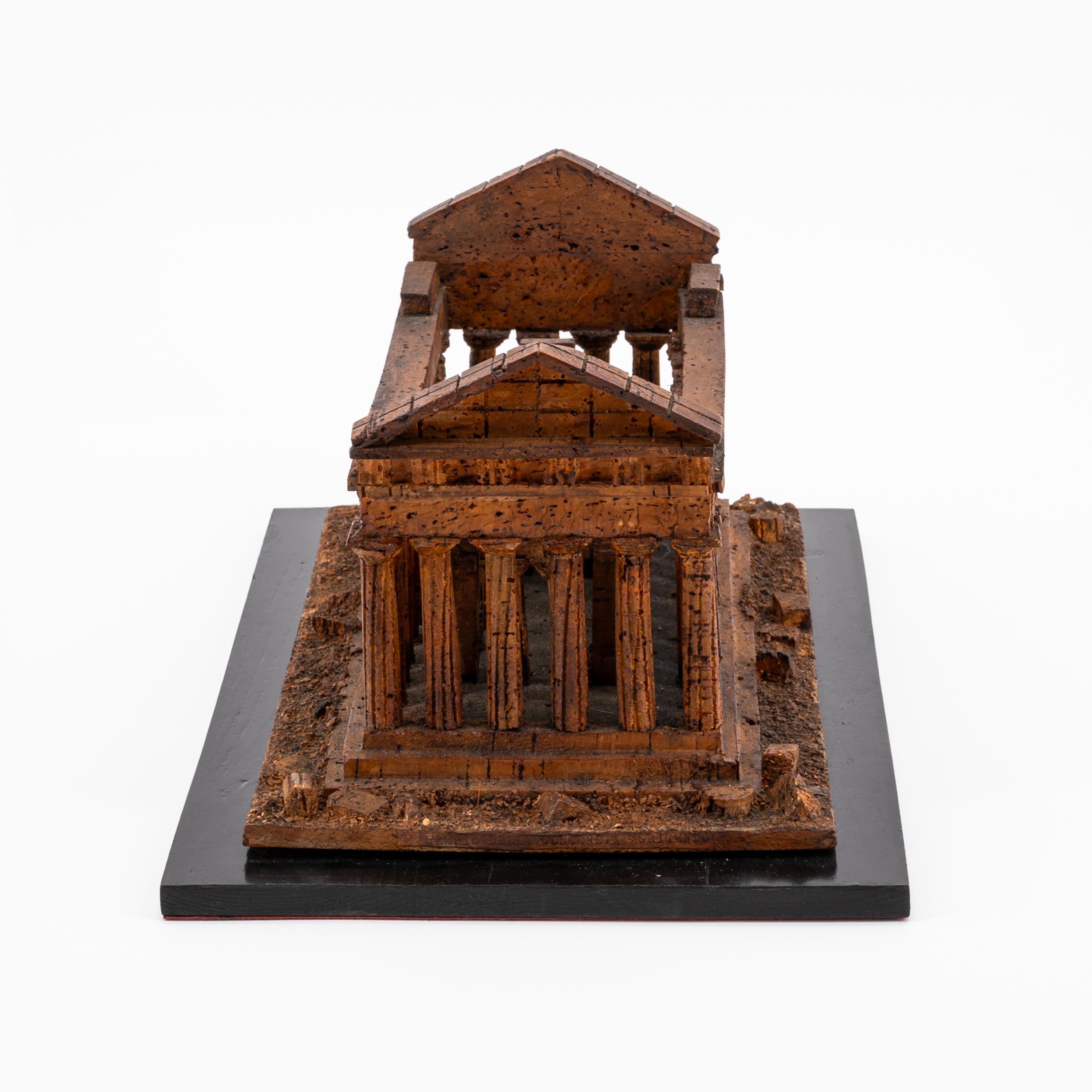 'GRAND TOUR' CORK MODEL OF AN ANCIENT TEMPLE IN PAESTUM - Image 4 of 6