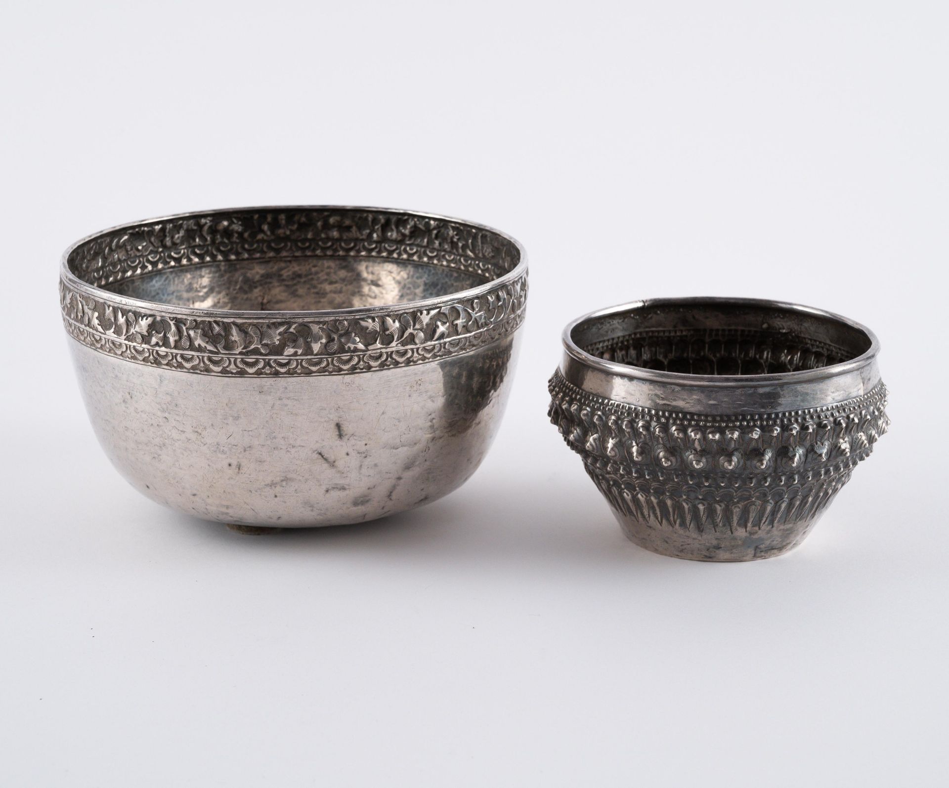 ENSEMBLE OF SIX SILVER BOWLS AND TWO BOXES - Image 3 of 22