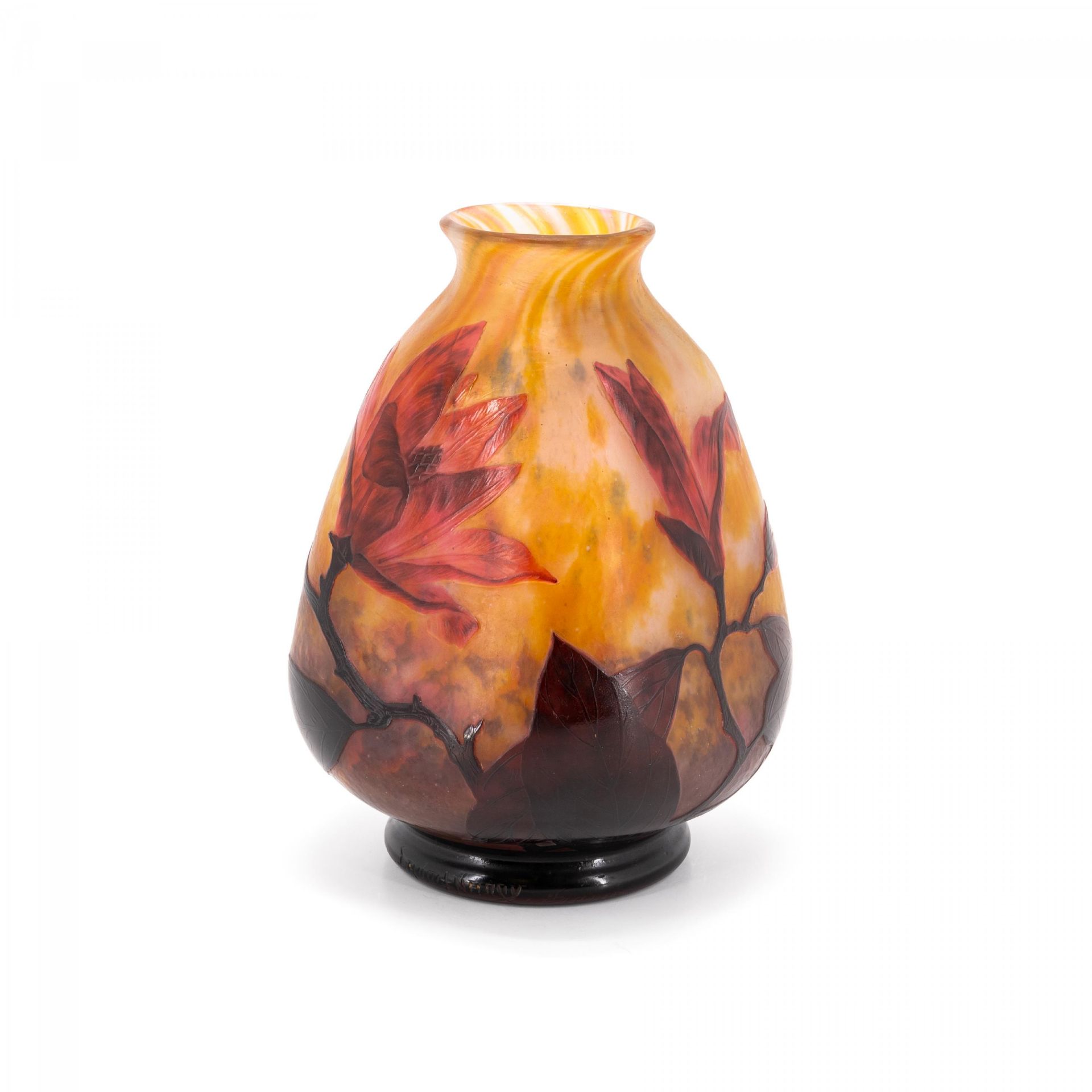 GLASS VASE WITH MAGNOLIA BRANCHES