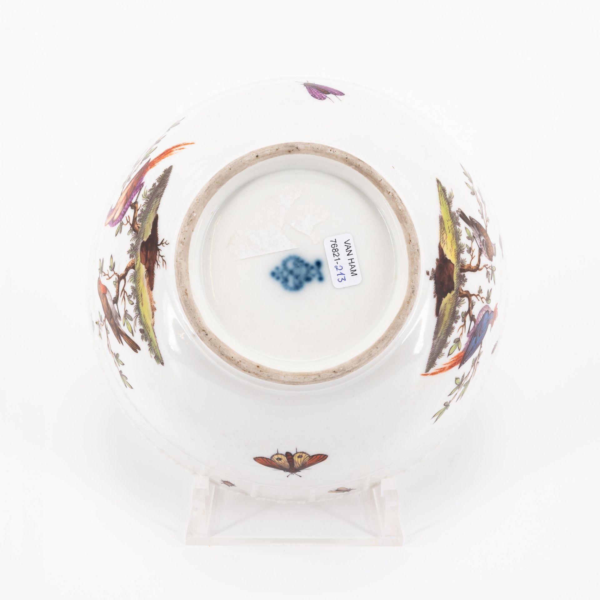 PORCELAIN SLOP BOWL, THREE CUPS AND SAUCERS WITH FIGURATIVE AND FLORAL DECOR - Image 22 of 22