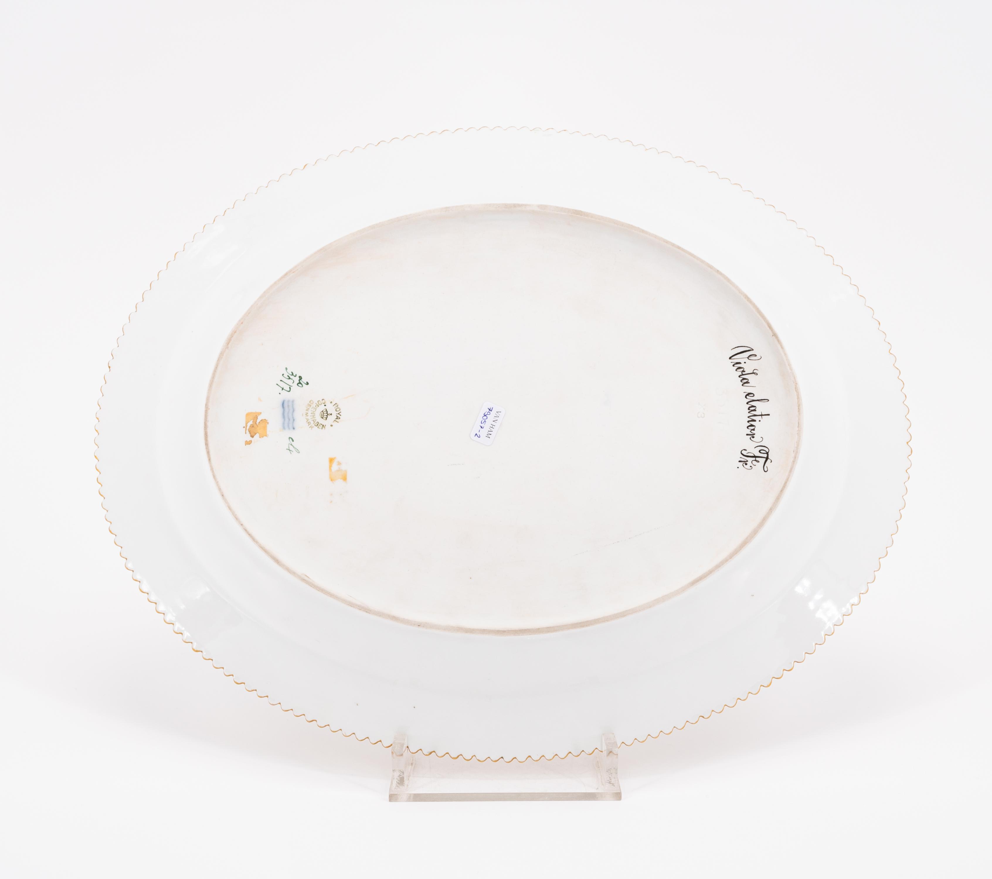 18 PIECES FROM A PORCELAIN DINNER SERVICE 'FLORA DANICA' - Image 8 of 26