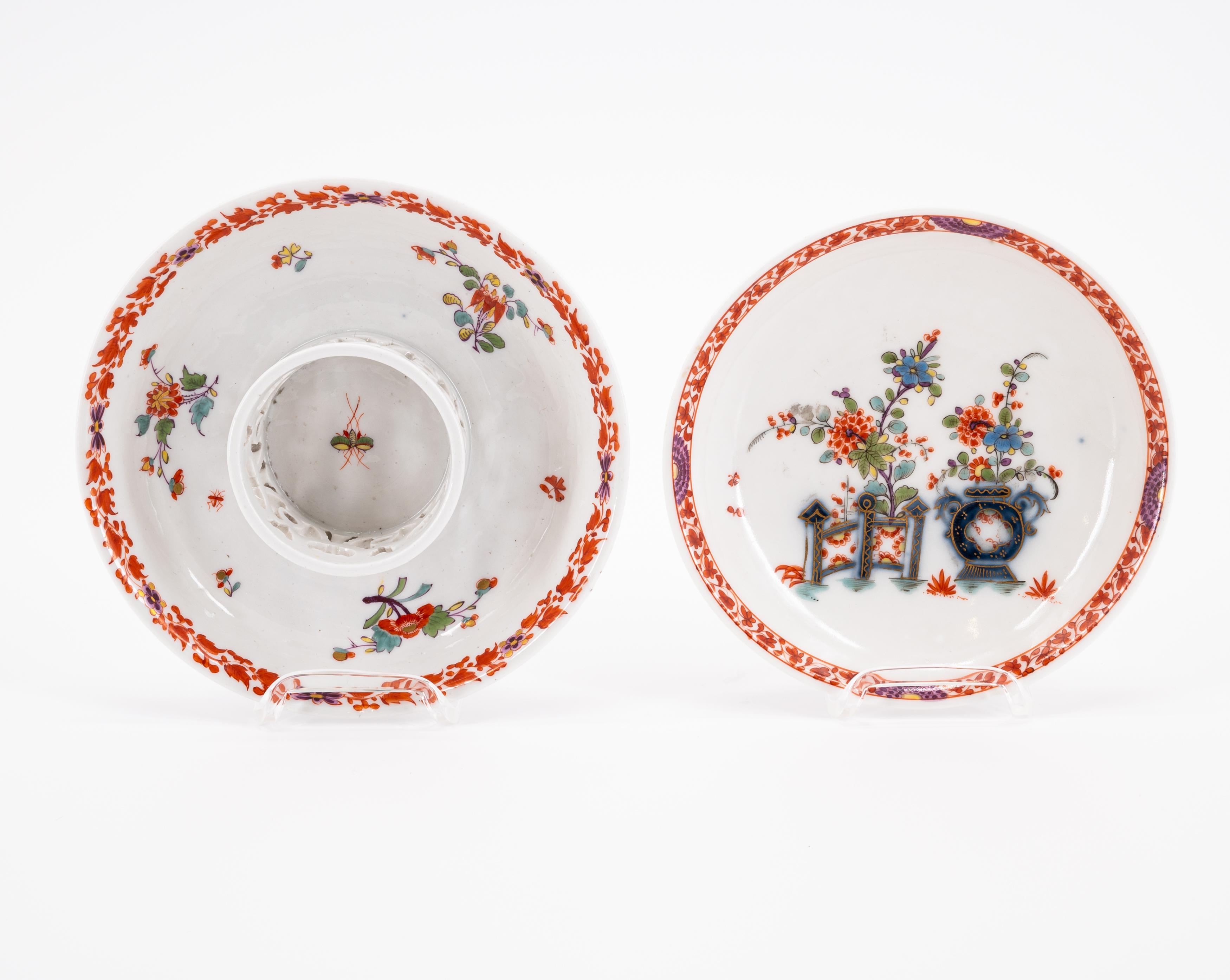 PORCELAIN TREMBLEUSE, TEA BOWL AND SAUCER WITH TABLE PATTERN AND KAKIEMON DECOR - Image 7 of 8