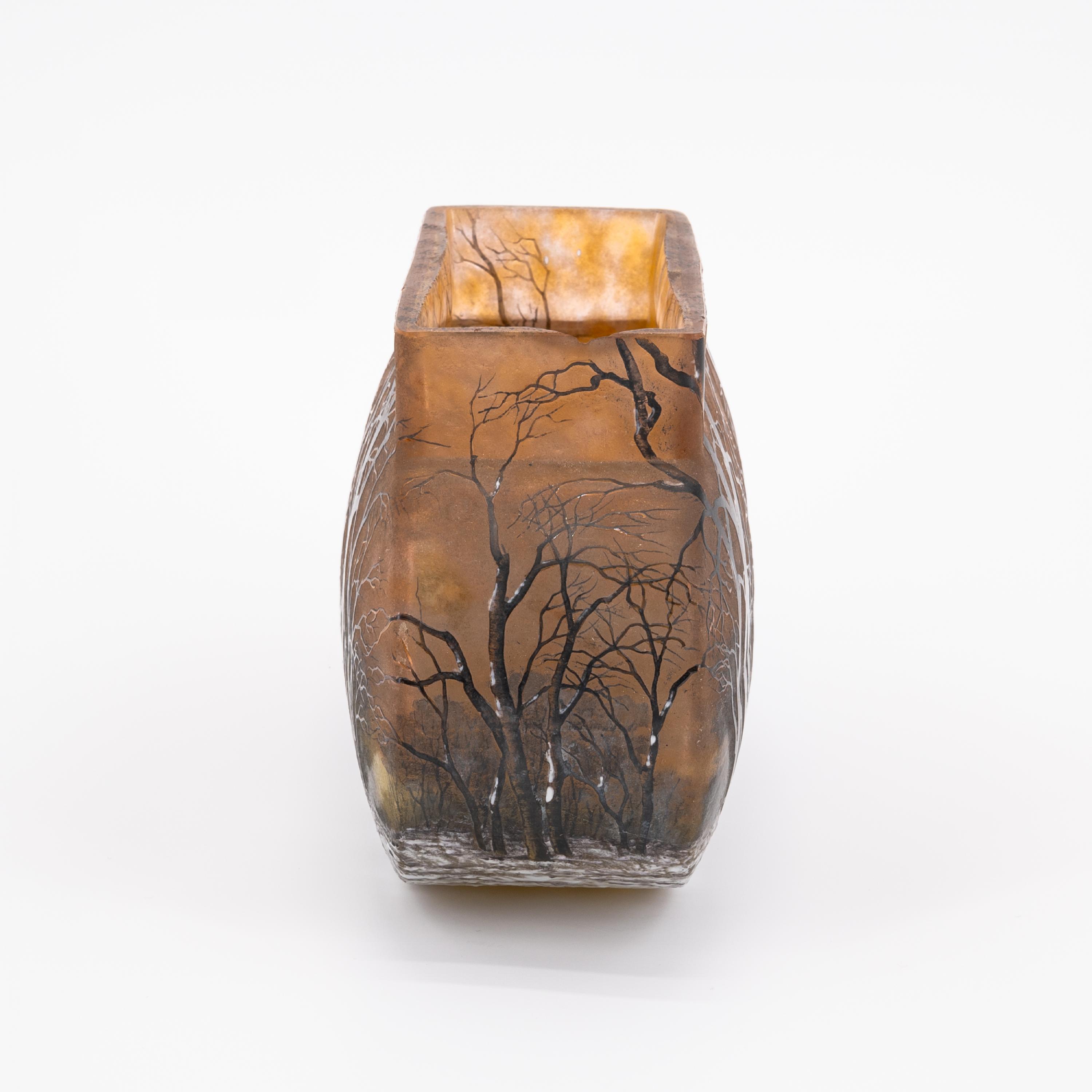 OVAL GLASS VASE WITH WINTER LANDSCAPE - Image 2 of 6