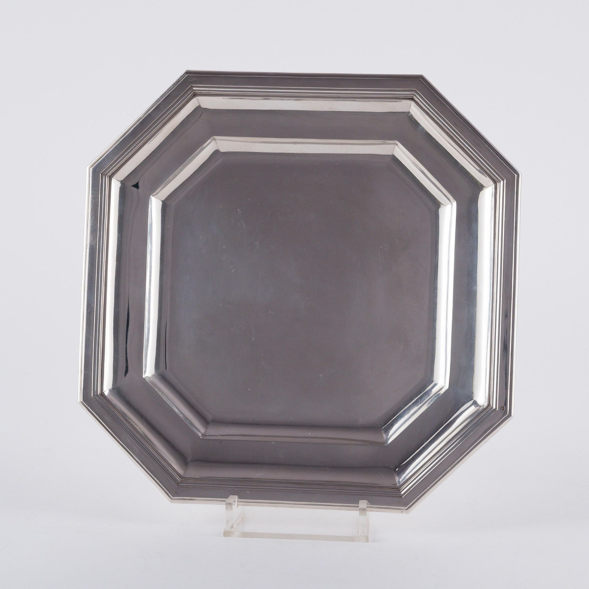 OCTAGONAL PLATTER AND ROUND STAND - Image 2 of 5