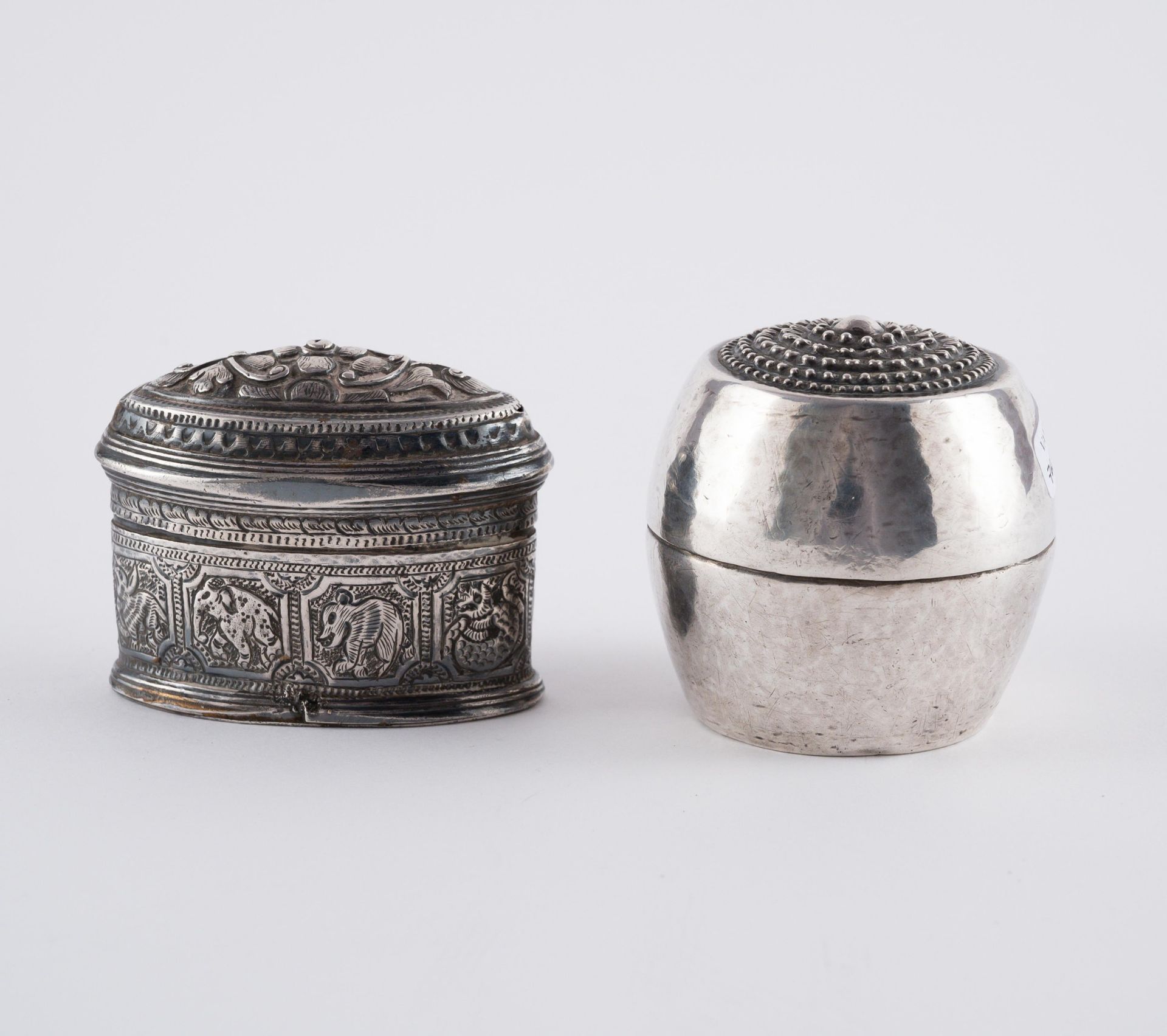 ENSEMBLE OF SIX SILVER BOWLS AND TWO BOXES - Image 19 of 22
