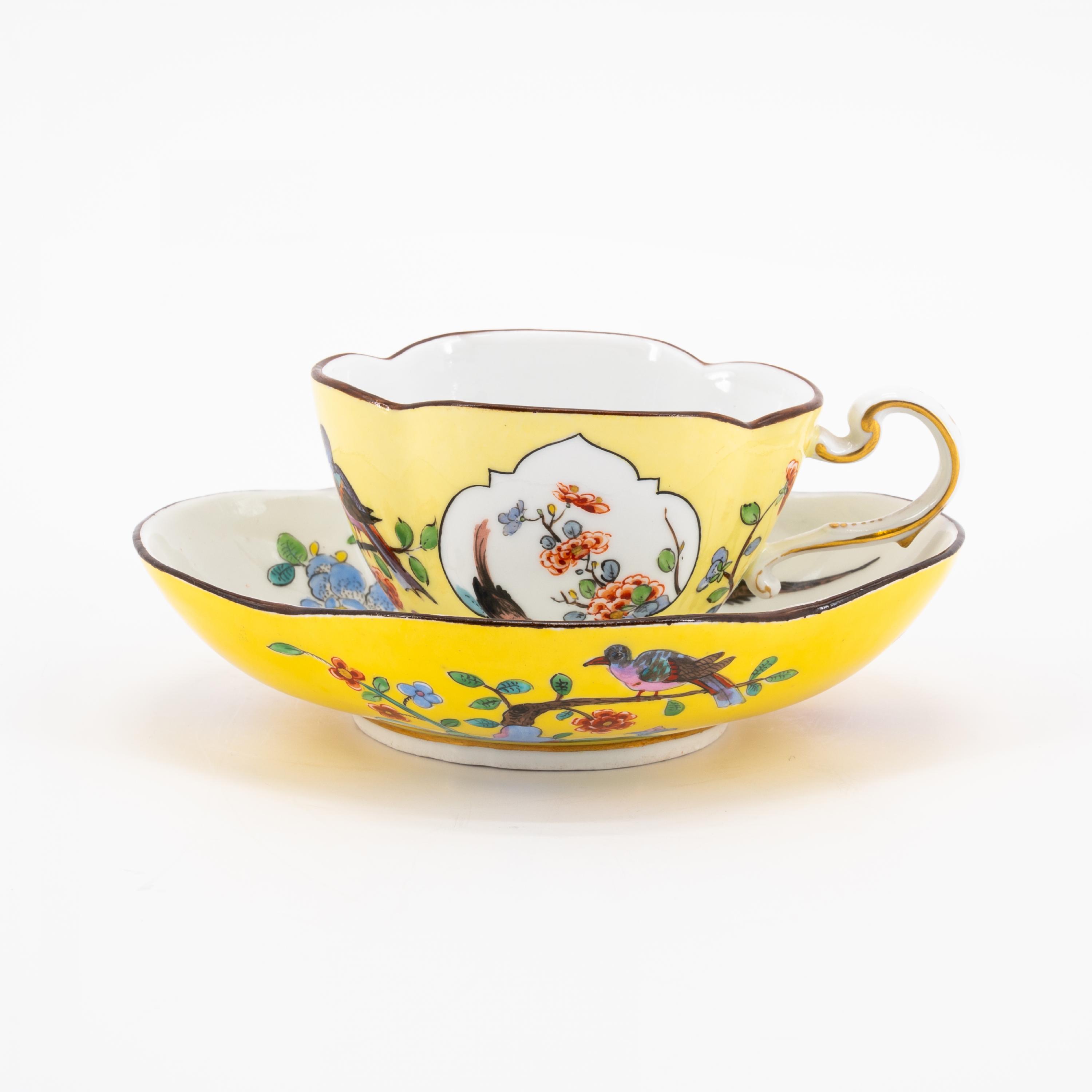 A PORCELAIN CUP AND THREE SAUCERS WITH YELLOW GROUND AND BIRD AND ROCK DECORATION - Image 5 of 8