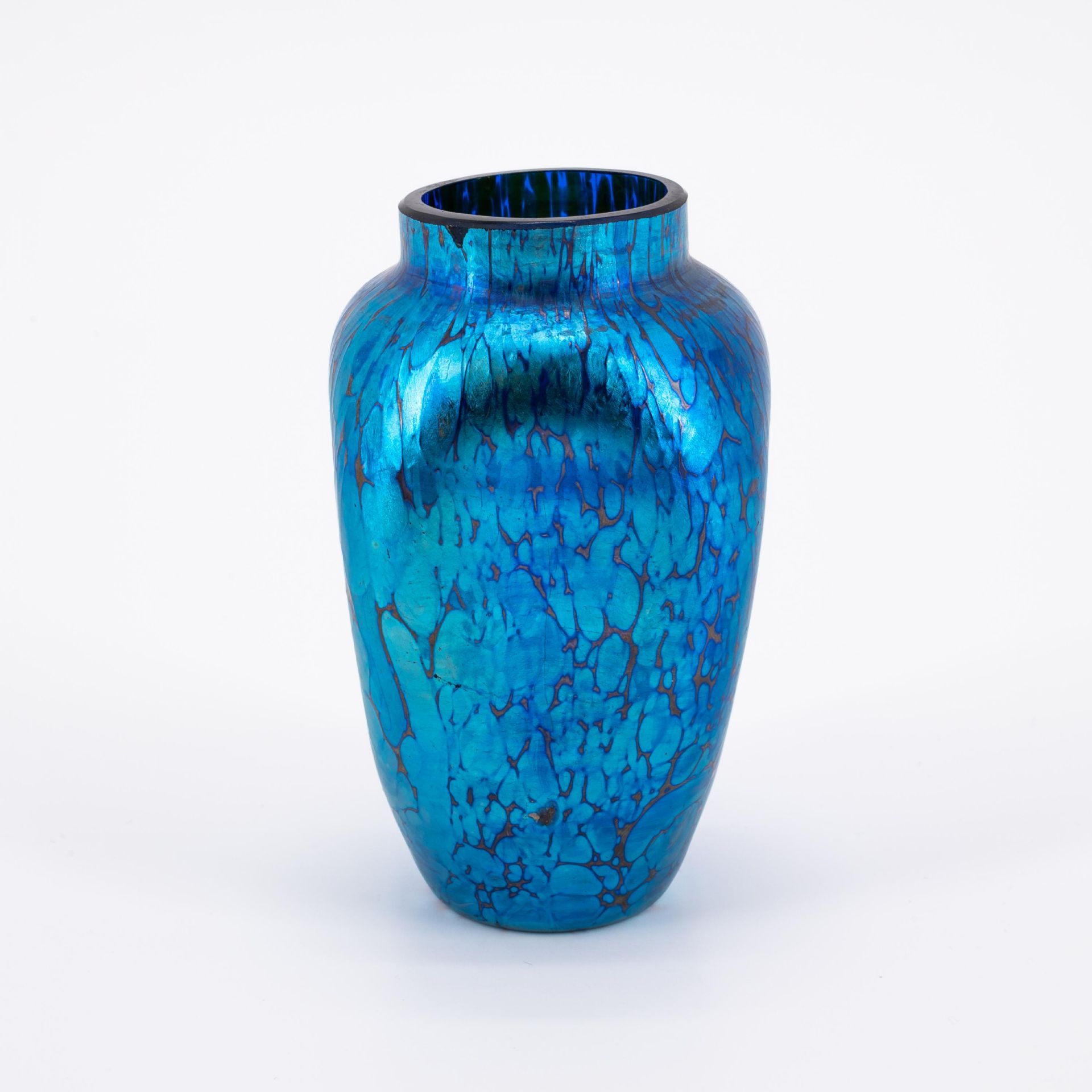 SMALL ELECTRIC-BLUE FAVRILE-GLASS VASE - Image 3 of 6