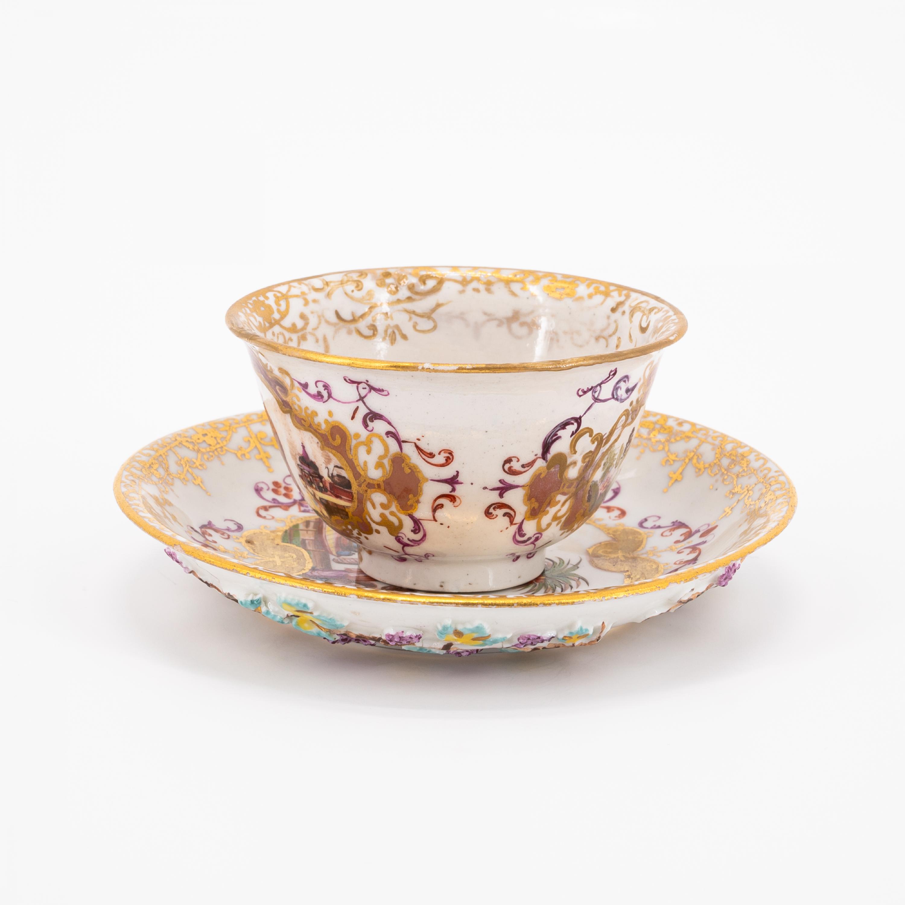 TWO PORCELAIN TEA BOWLS WITH SAUCERS AND CHINOISERIES IN CARTOUCHES WITH PURPLE LUSTRE - Image 7 of 11