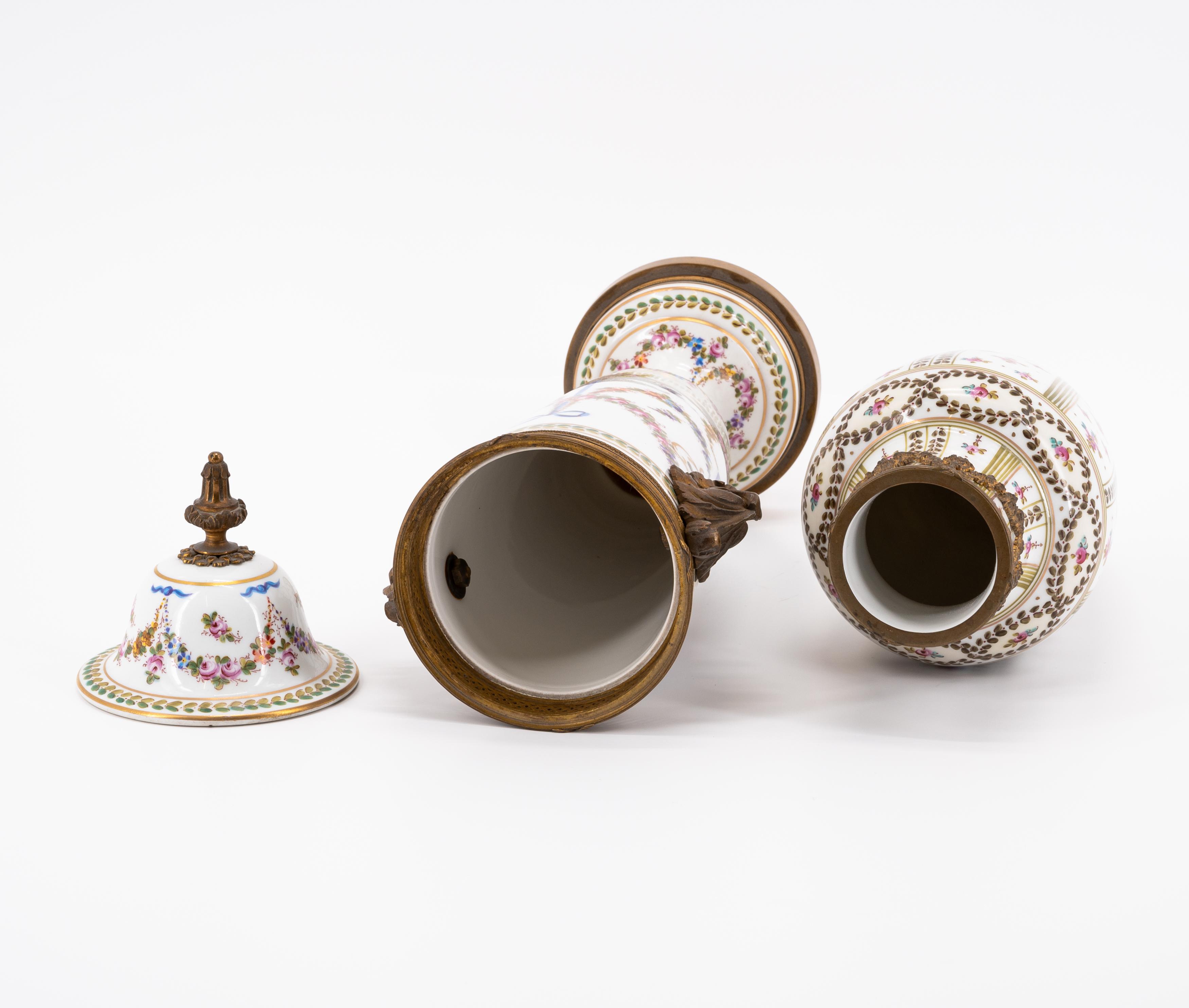 TWO SMALL PORCELAIN VASES WITH FLOWER GARLANDS AND SMALL BLOSSOMS - Image 5 of 6