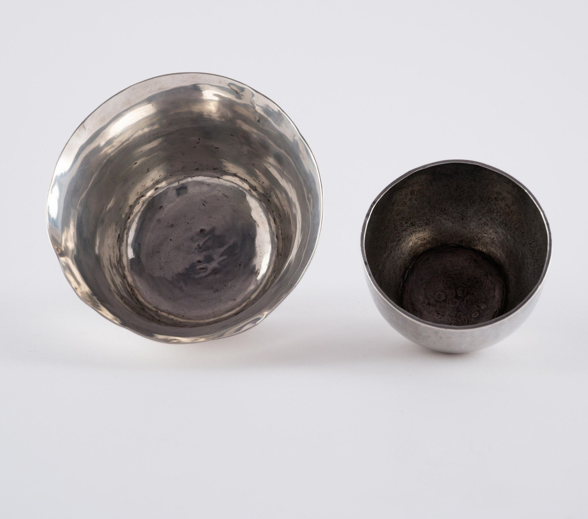 ENSEMBLE OF SIX SILVER BOWLS AND TWO BOXES - Image 16 of 22