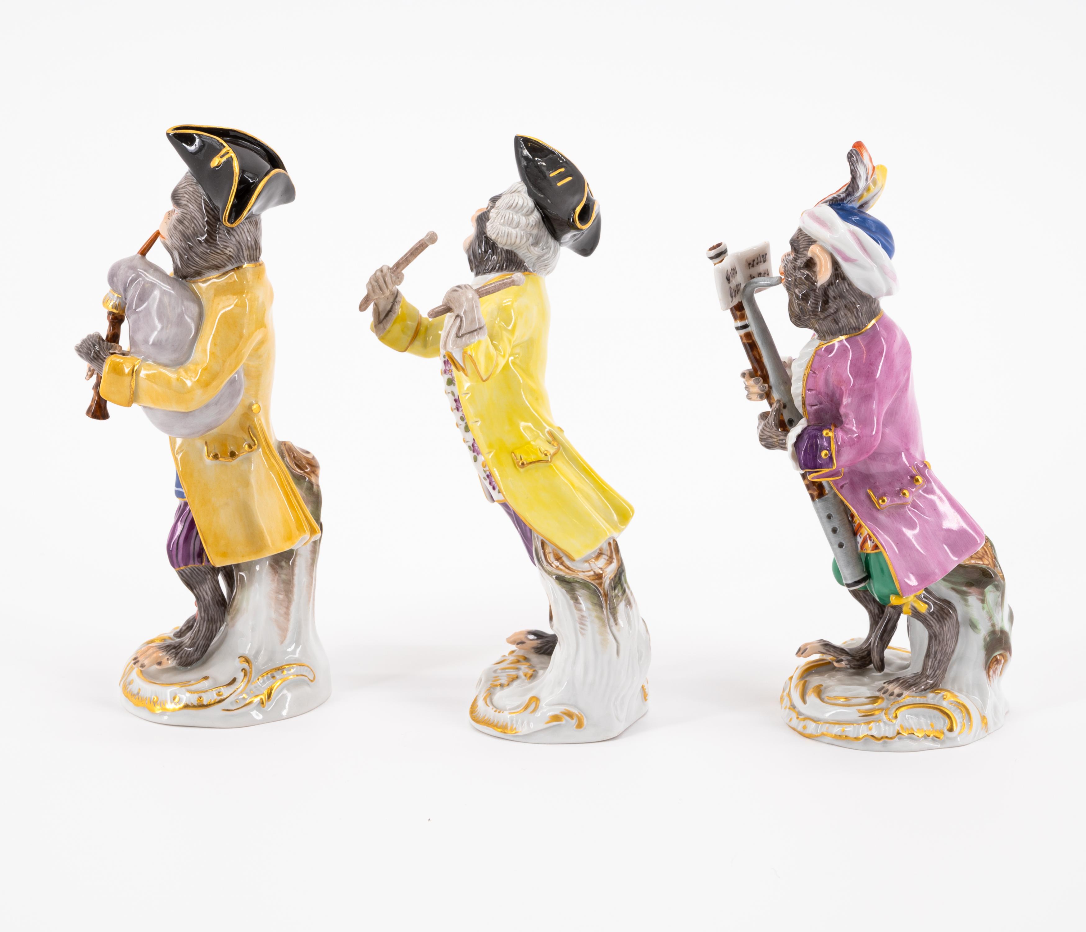 21 PORCELAIN FIGURES FROM THE MONKEY CHAPEL - Image 19 of 27
