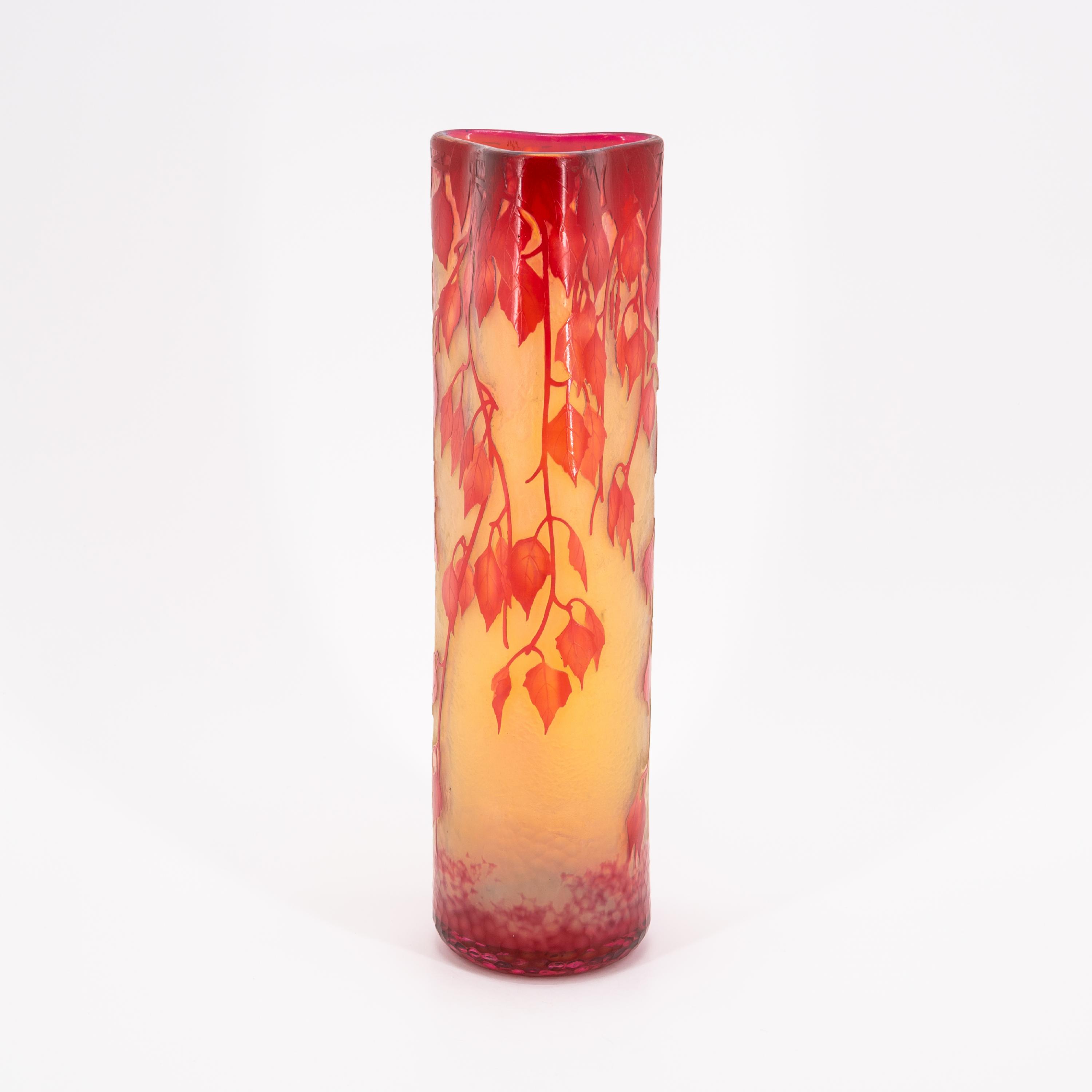 CYLINDER-SHAPED GLASS VASE WITH BIRCH LEAVES - Image 2 of 6