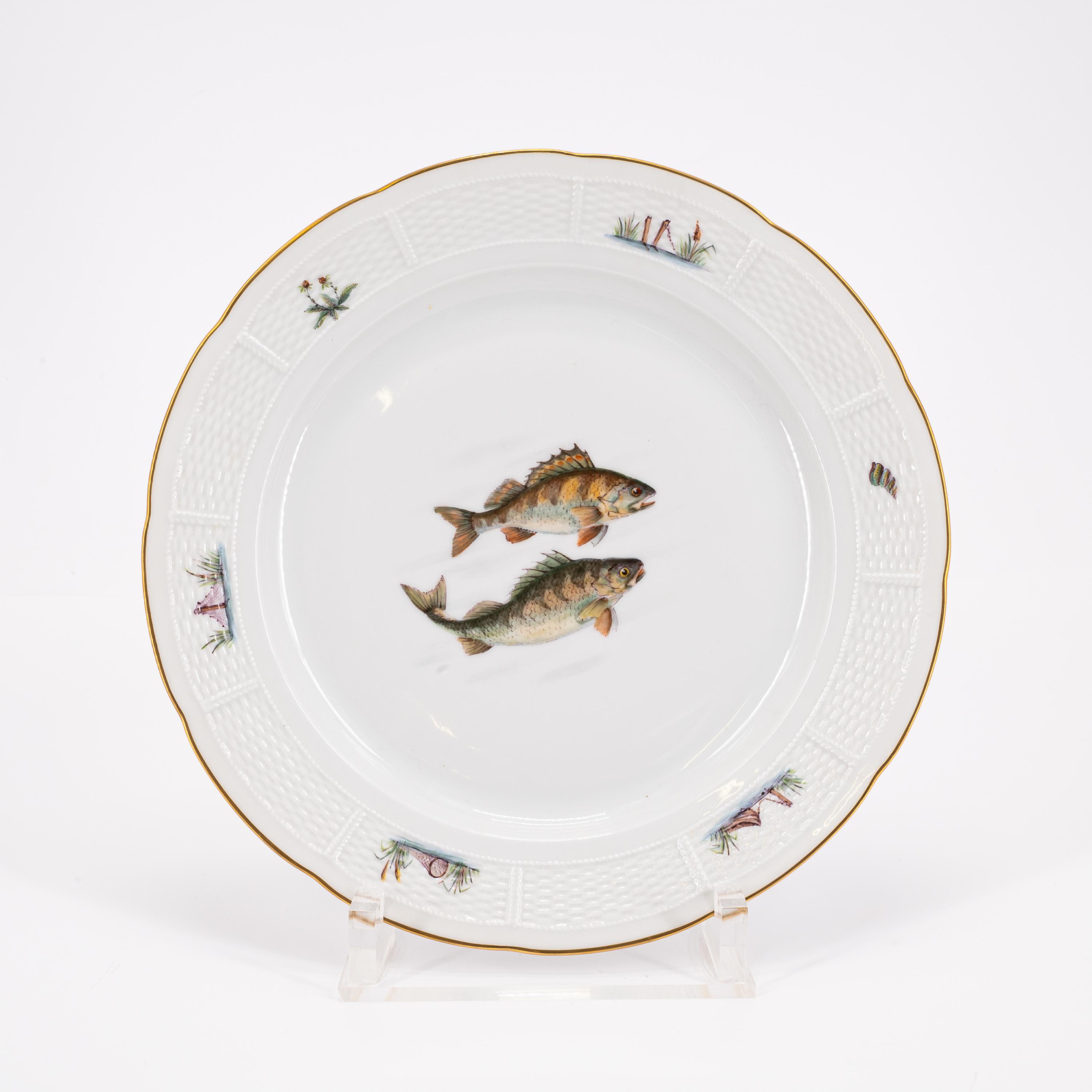 PORCELAIN FISH SERVICE FOR 14 PEOPLE - Image 4 of 9