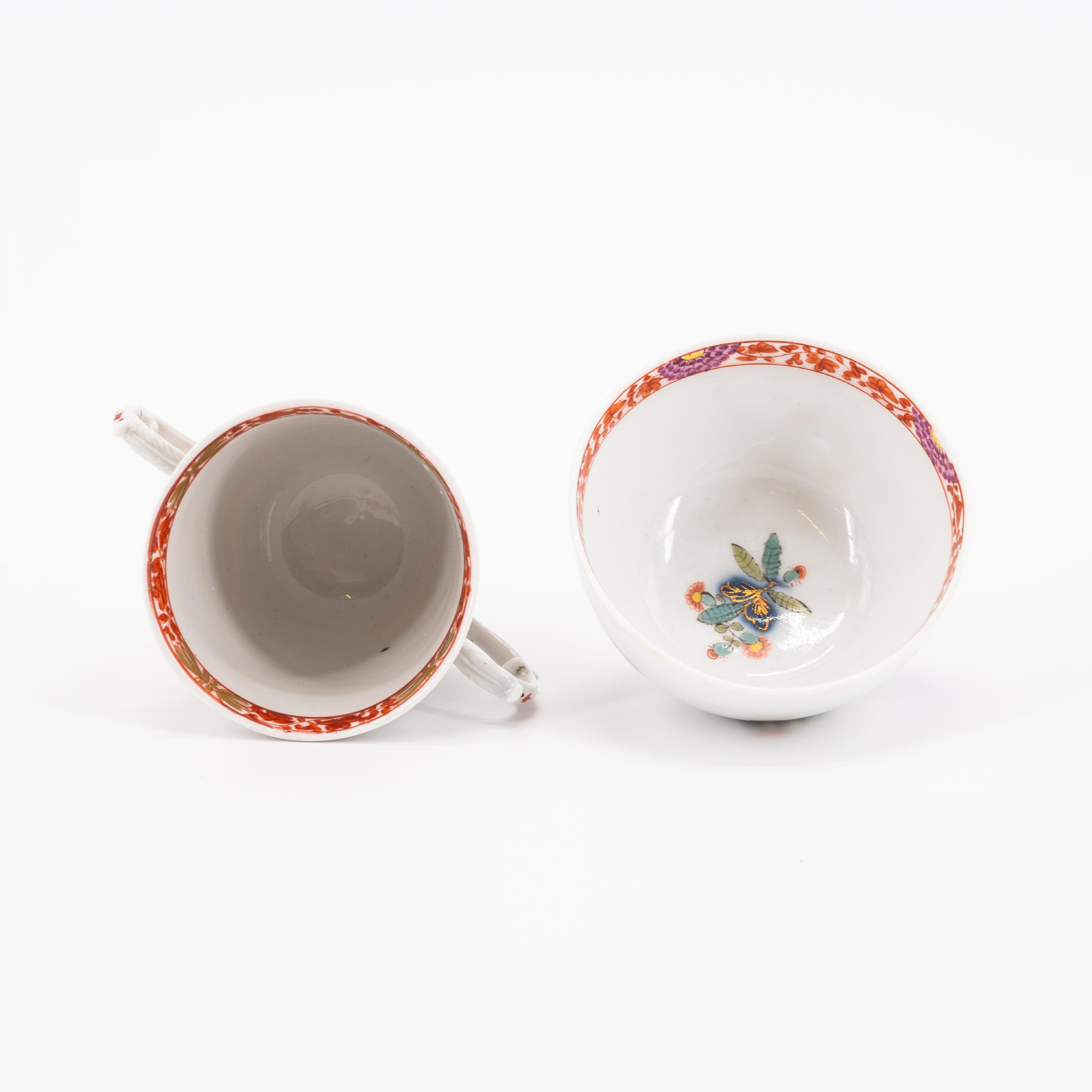 PORCELAIN TREMBLEUSE, TEA BOWL AND SAUCER WITH TABLE PATTERN AND KAKIEMON DECOR - Image 5 of 8