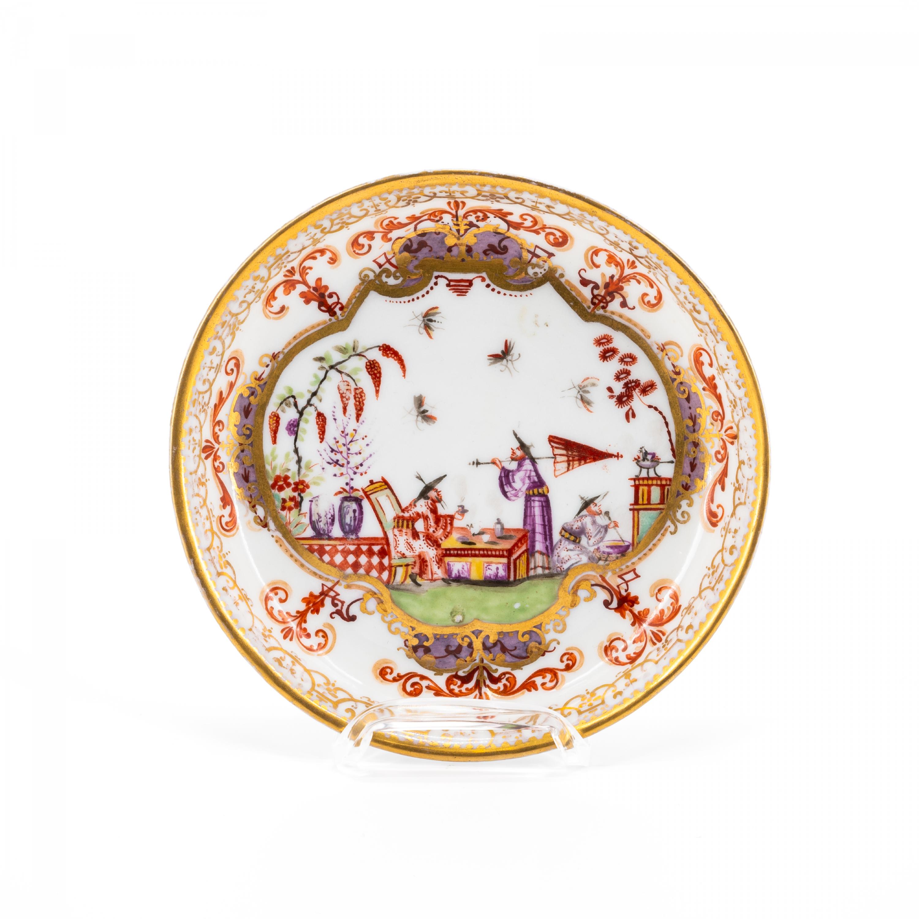 SMALL PORCELAIN SAUCER WITH CHINOISERIES - Image 2 of 3