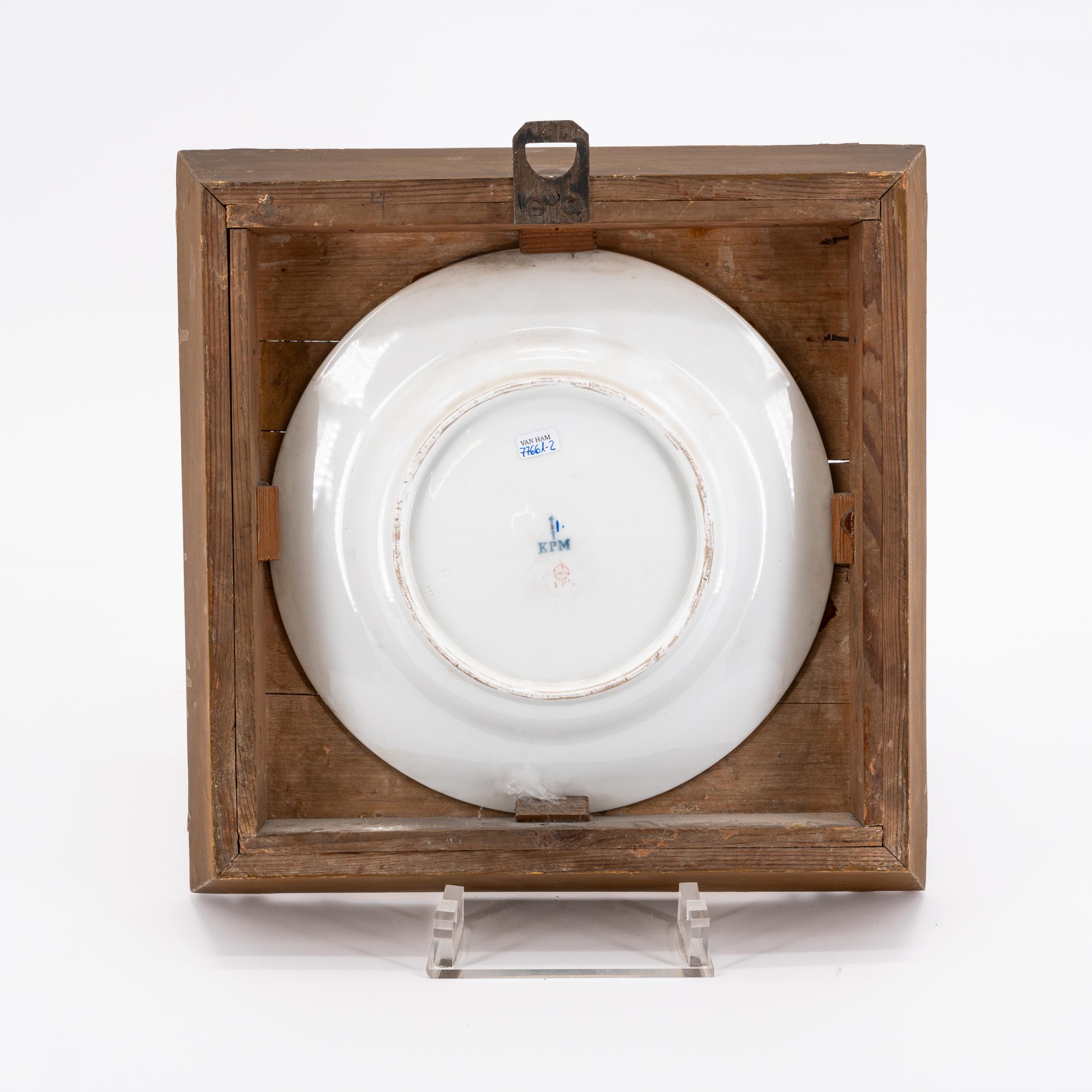 EXEPTIONAL SERIES OF TWELVE PORCELAIN PLATES WITH ROMANTIC VIEWS OF THE RHINE - Image 22 of 26