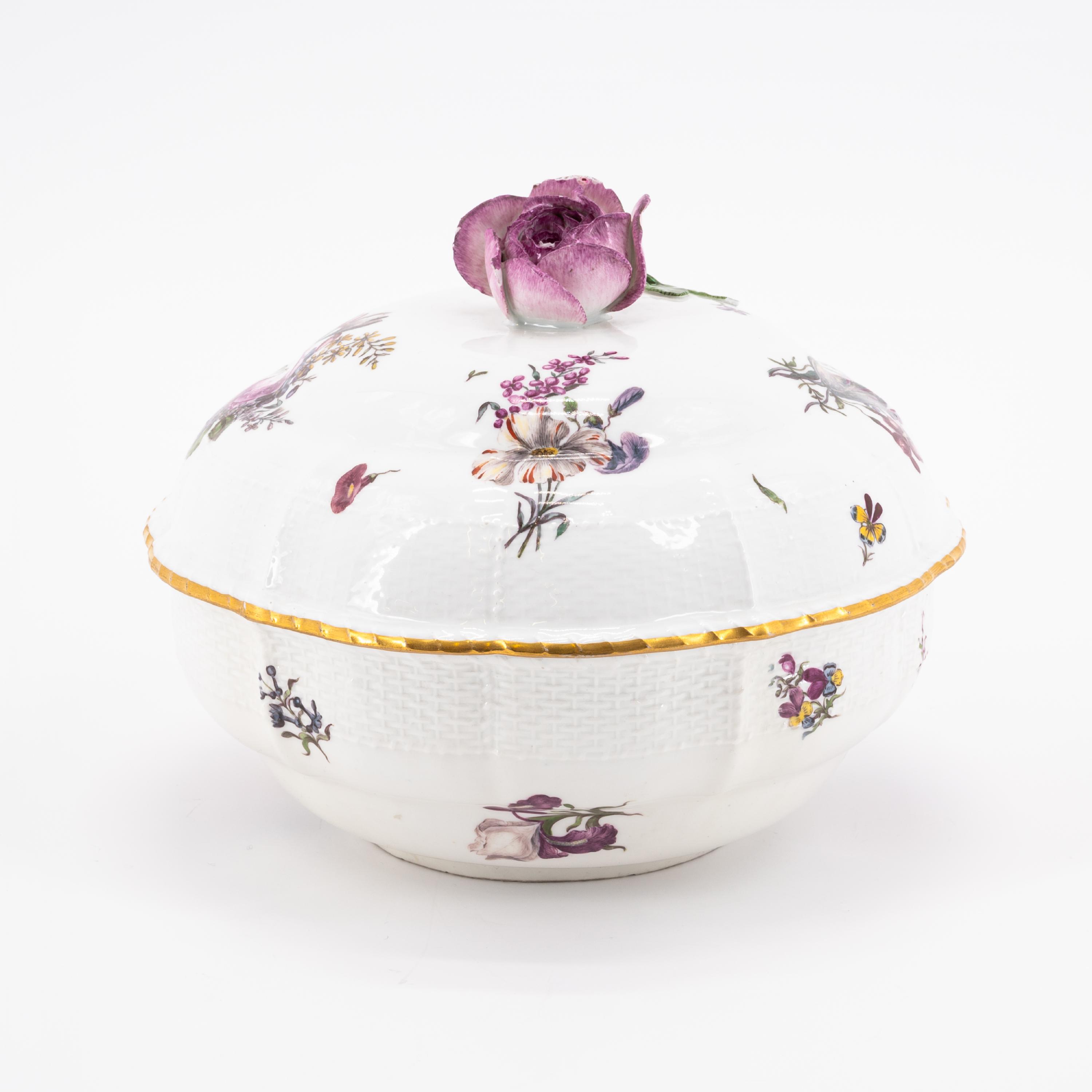 LARGE PORCELAIN LIDDED BOWL WITH FLOWER KNOB, SMALL TEA POT WITH WOODCUT FLOWERS AND CUP WITH SAUCER - Image 4 of 18