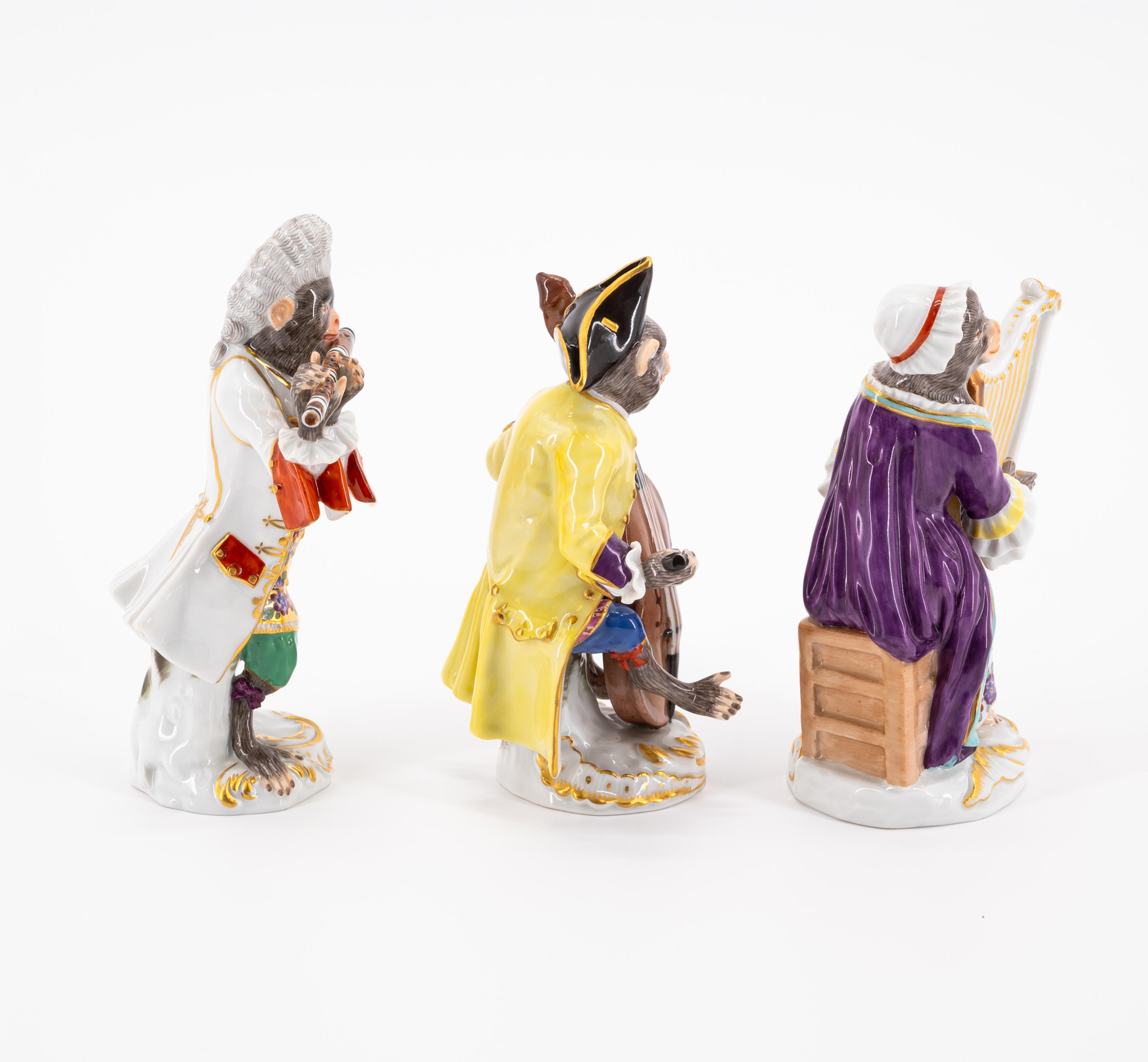 21 PORCELAIN FIGURES FROM THE MONKEY CHAPEL - Image 9 of 27