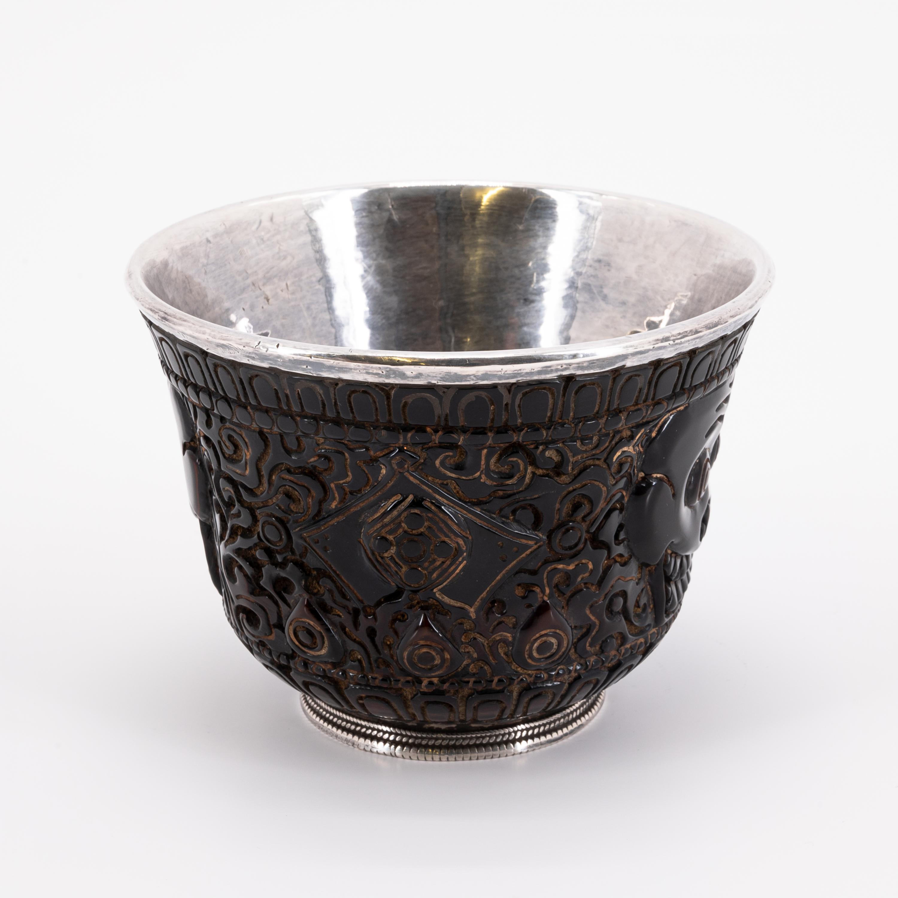 AMBER RITUAL VESSEL WITH FACES AND ORNAMENTAL DECORATION - Image 4 of 6