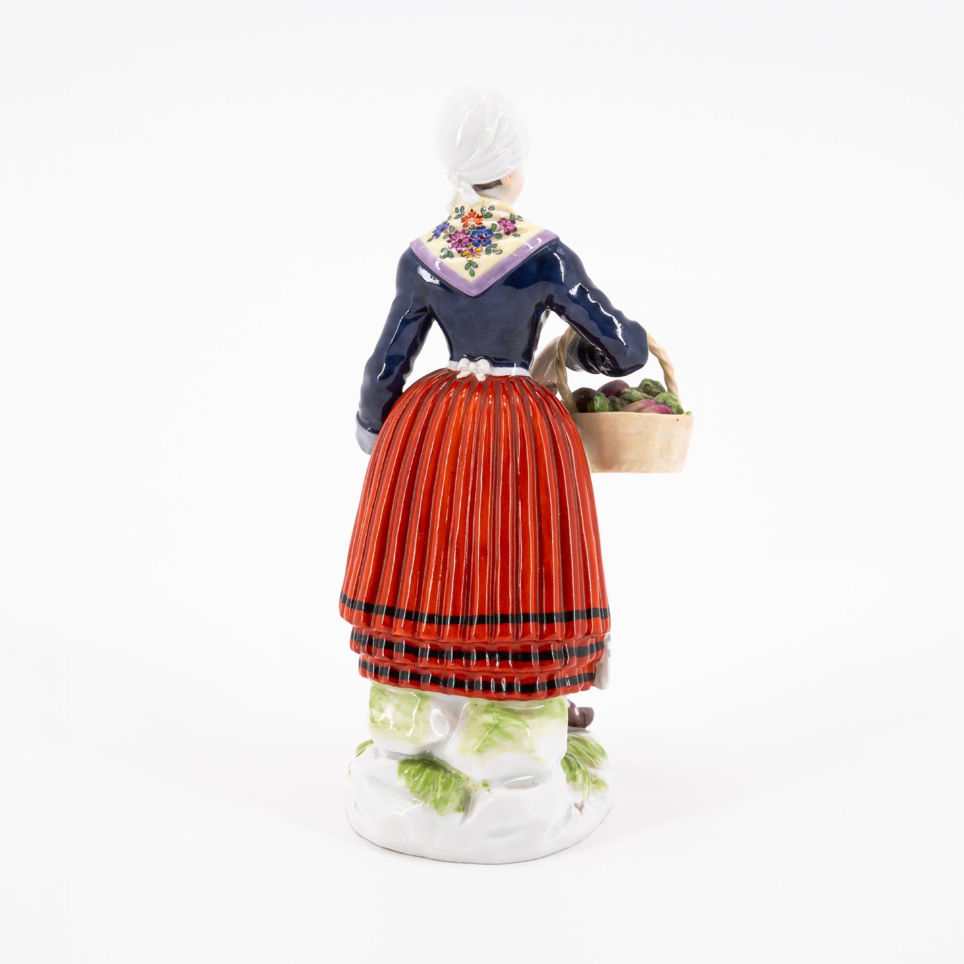 Dänische Bauersfrau mit Gemüsekorb - Bild 3 aus 5