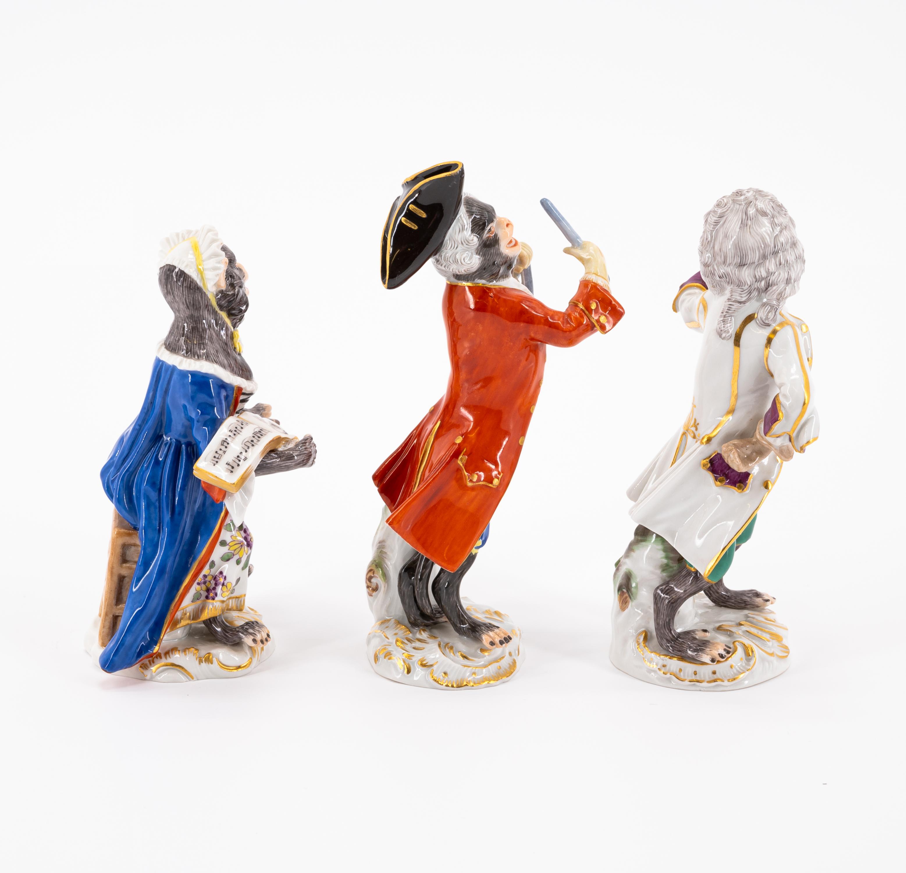 21 PORCELAIN FIGURES FROM THE MONKEY CHAPEL - Image 5 of 27