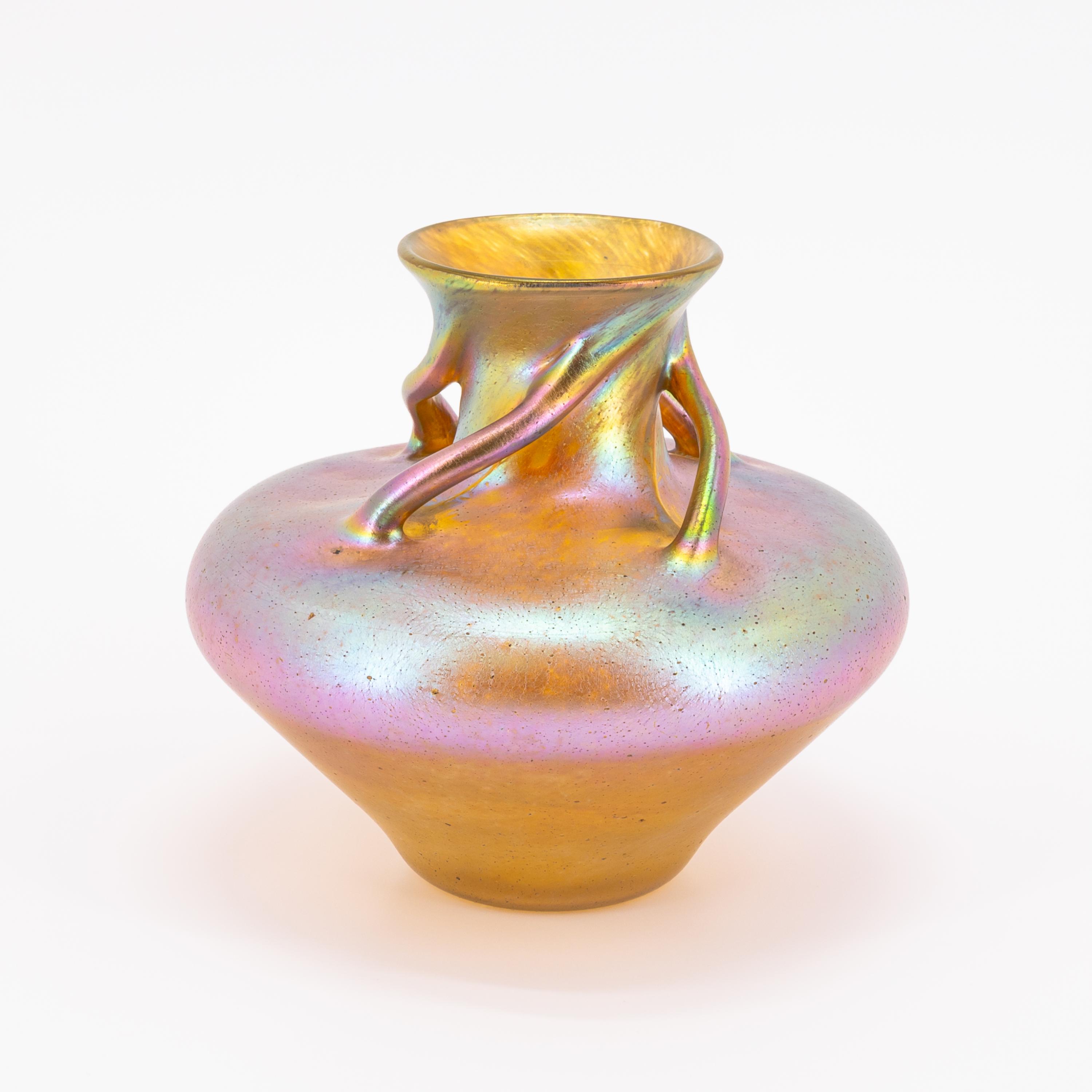 GLASS VASE WITH 'CANDIA SILBERIRIS' DECOR AND CURVED HANDLES - Image 2 of 7