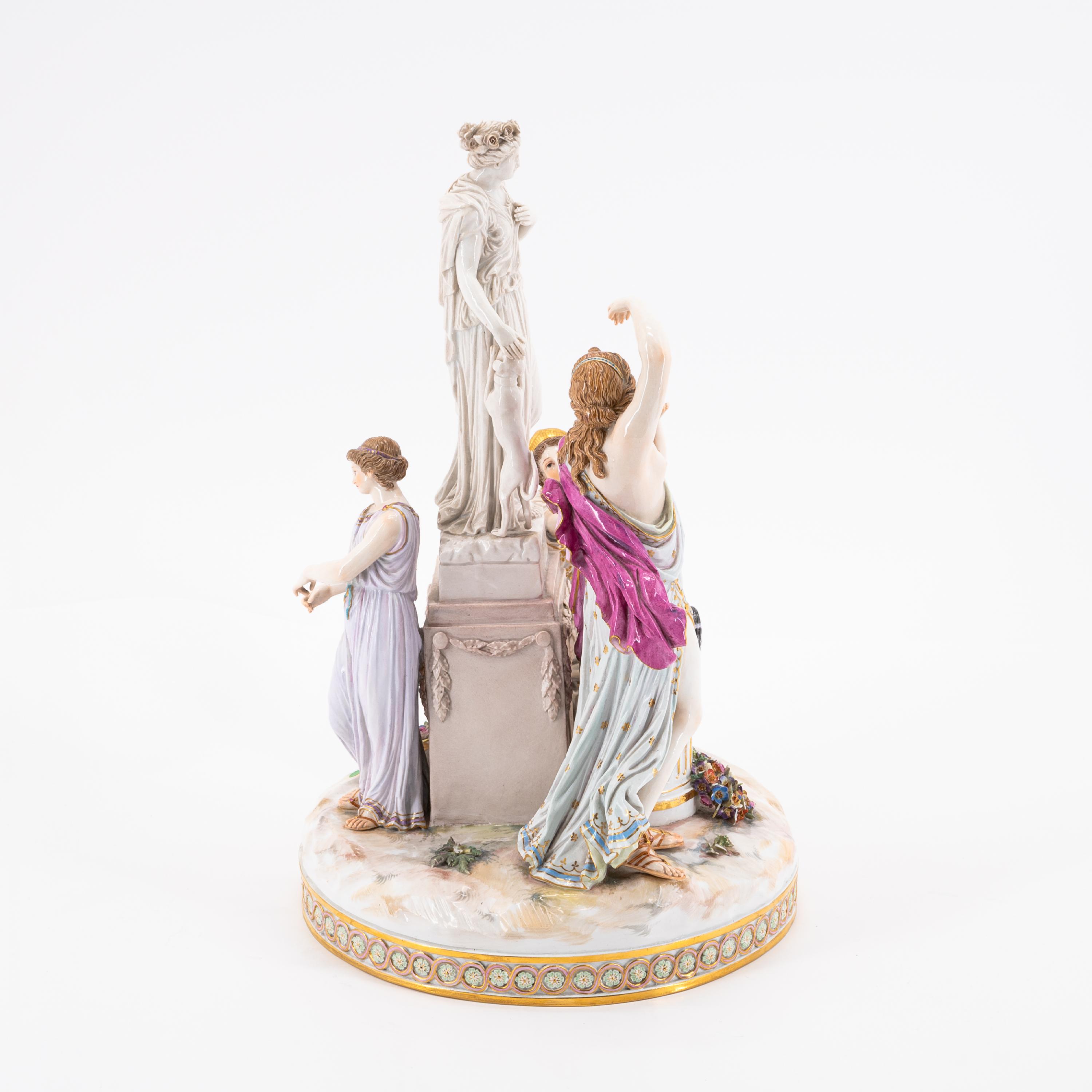 LARGE PORCELAIN GROUP 'OPFER DER TREUE' - Image 5 of 6