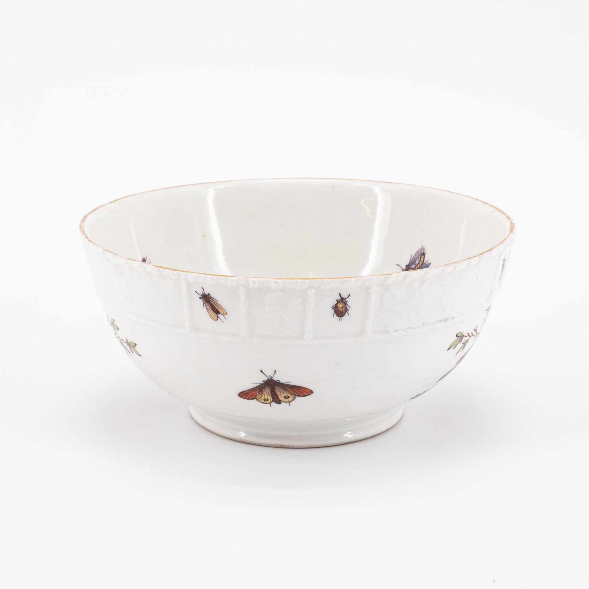 PORCELAIN SLOP BOWL, THREE CUPS AND SAUCERS WITH FIGURATIVE AND FLORAL DECOR - Image 18 of 22