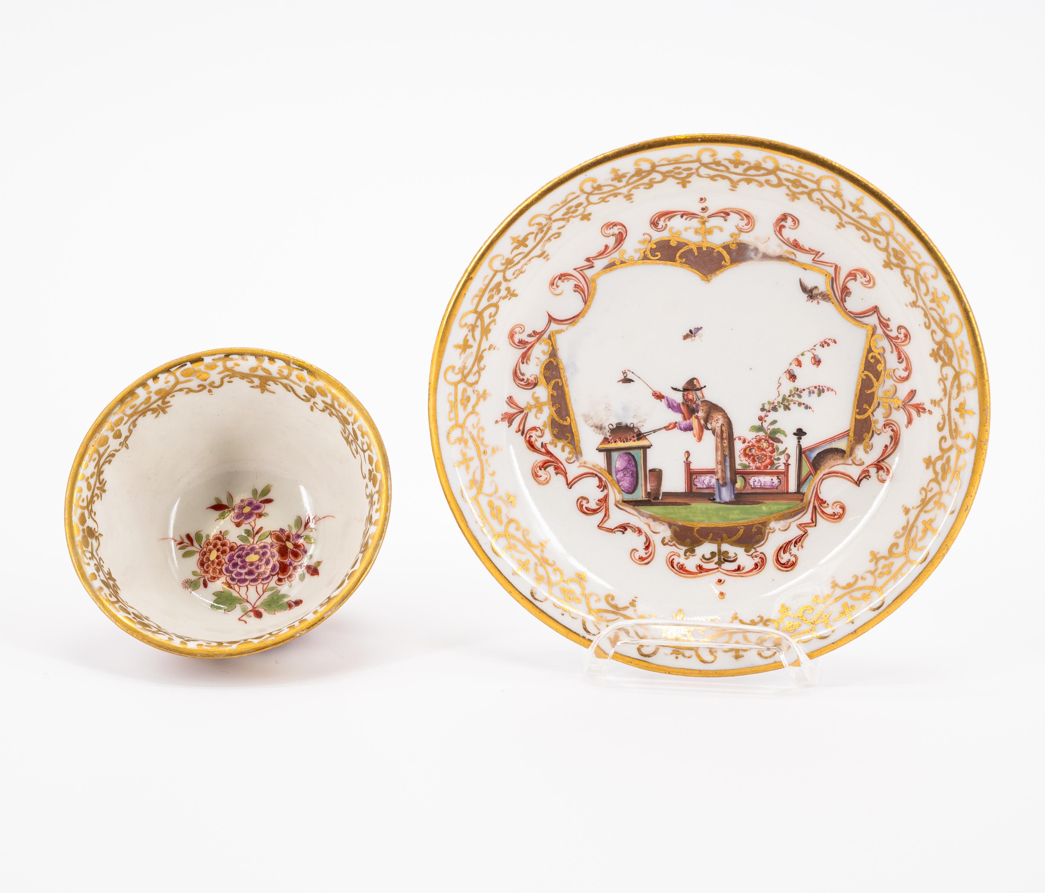 TWO PORCELAIN TEA BOWLS WITH SAUERES AND CHINOISERIES - Image 5 of 11
