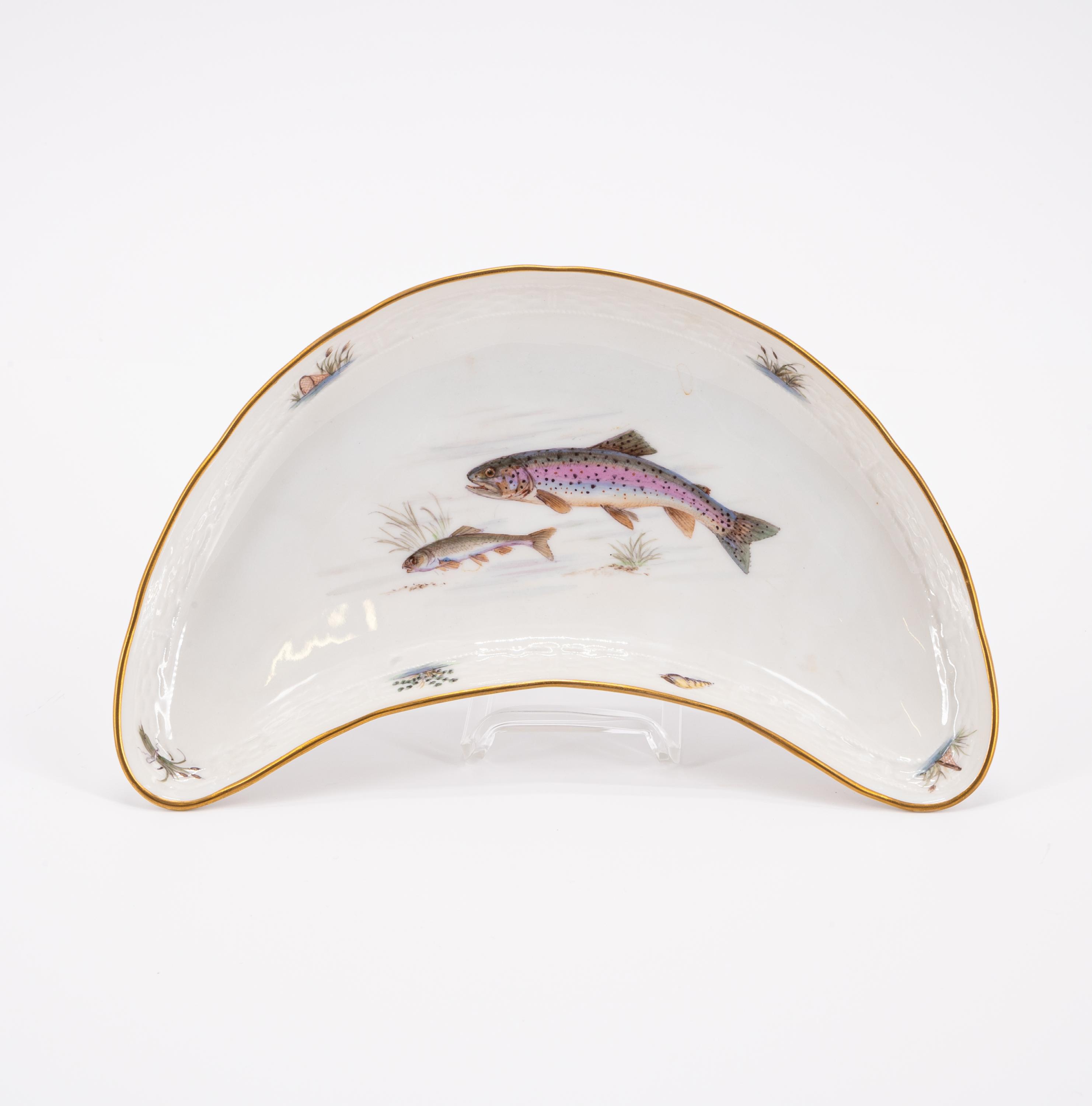 PORCELAIN FISH SERVICE FOR 14 PEOPLE - Image 8 of 9