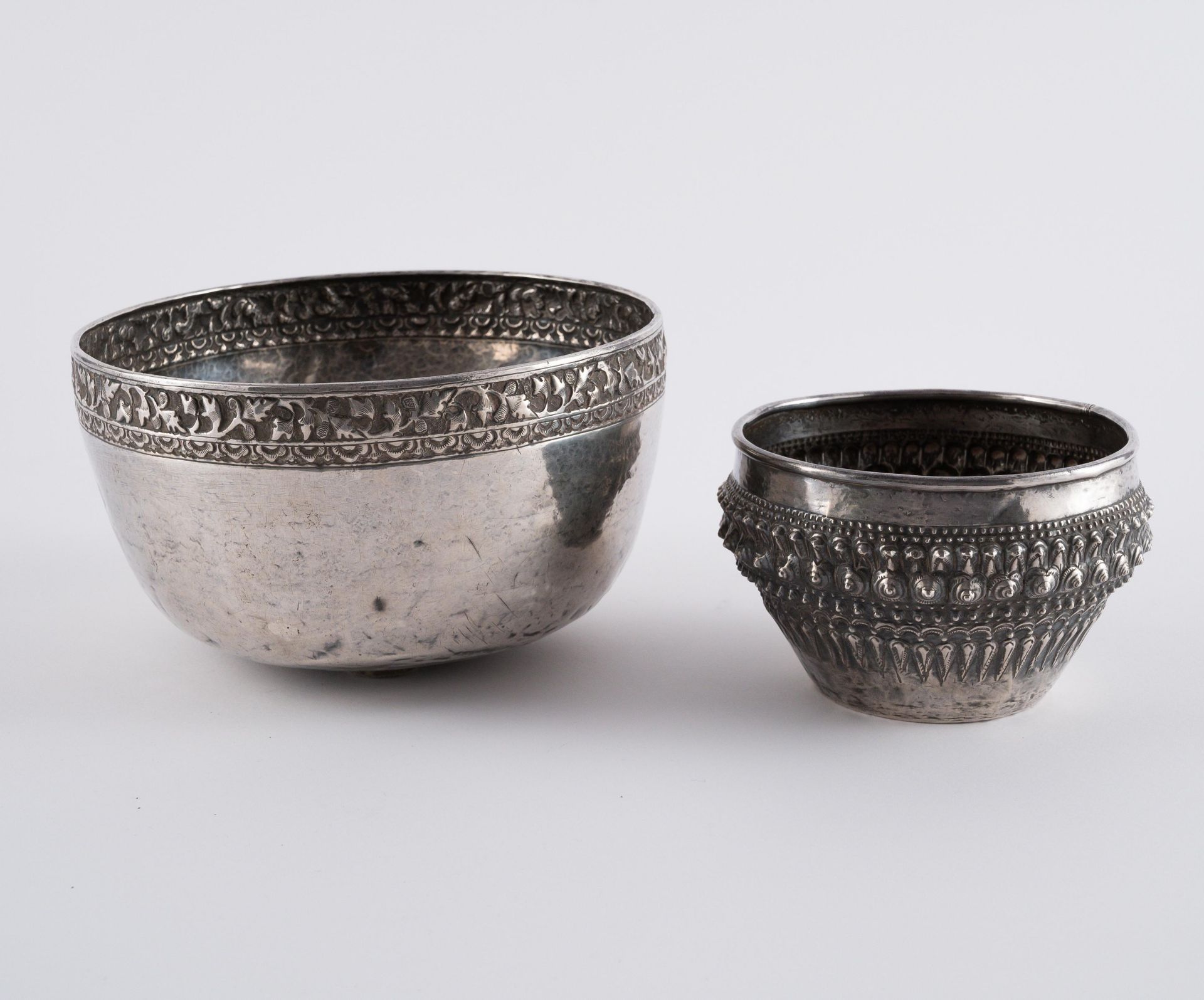 ENSEMBLE OF SIX SILVER BOWLS AND TWO BOXES - Image 4 of 22