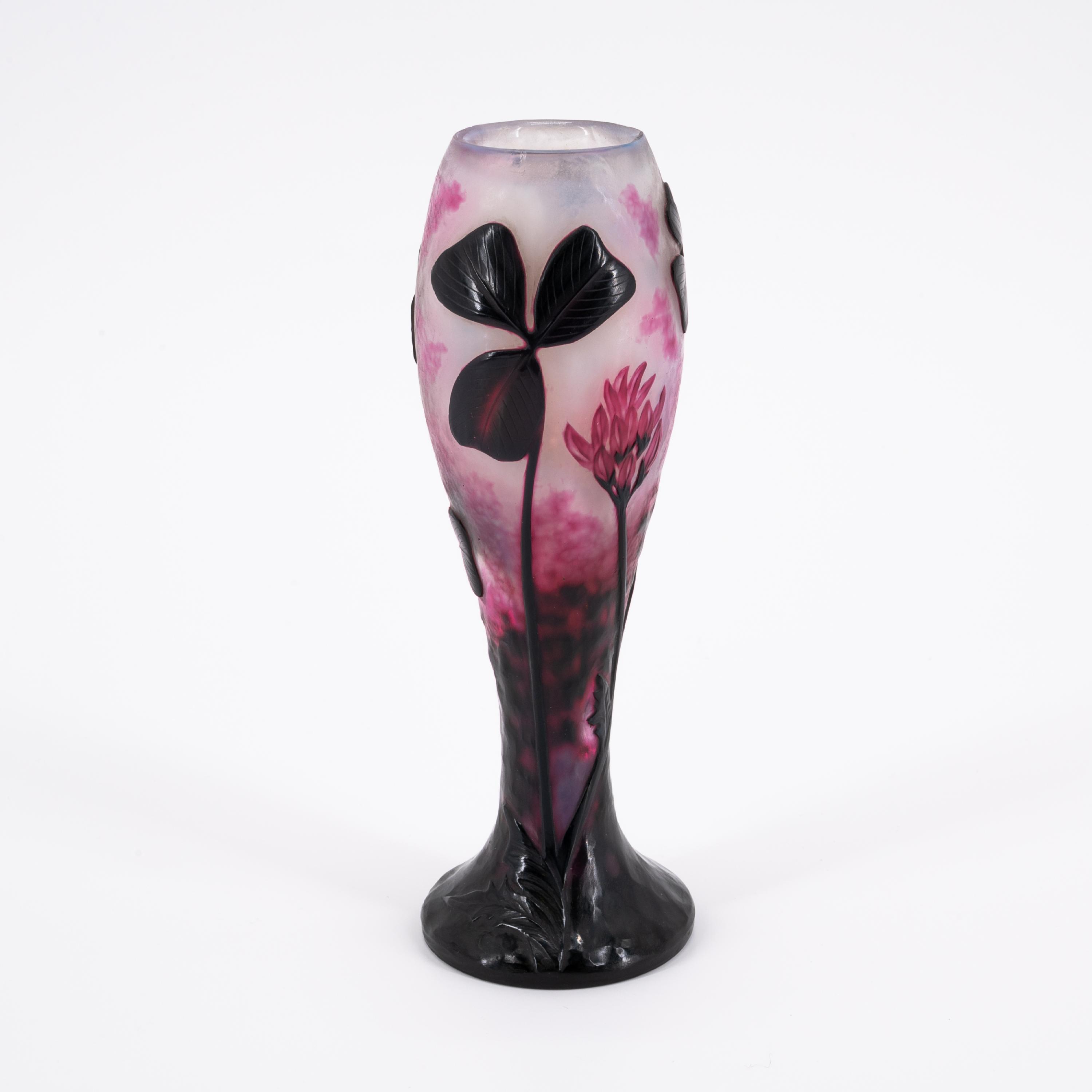 CLUB-SHAPED GLASS VASE WITH GINKO BRANCHES - Image 4 of 6