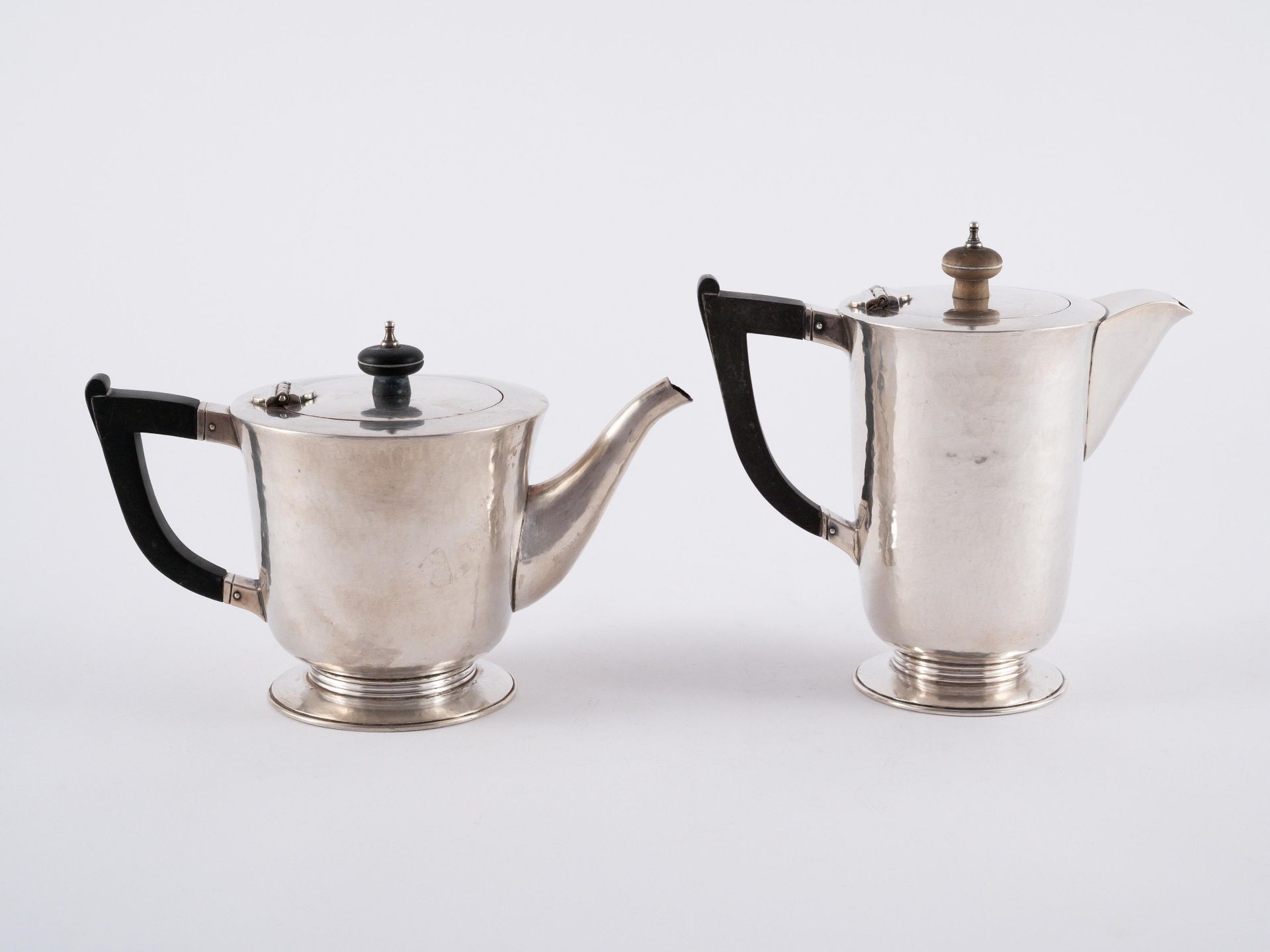 Kaffeekanne und Teekanne mit martellierter Oberfläche - Bild 3 aus 6