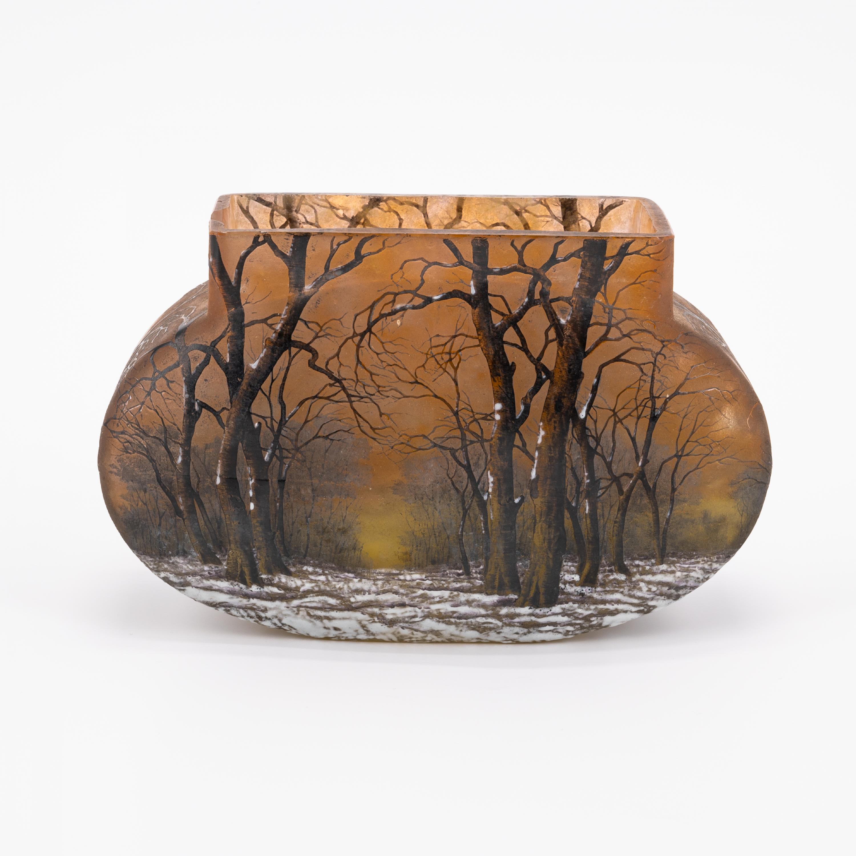 OVAL GLASS VASE WITH WINTER LANDSCAPE - Image 3 of 6