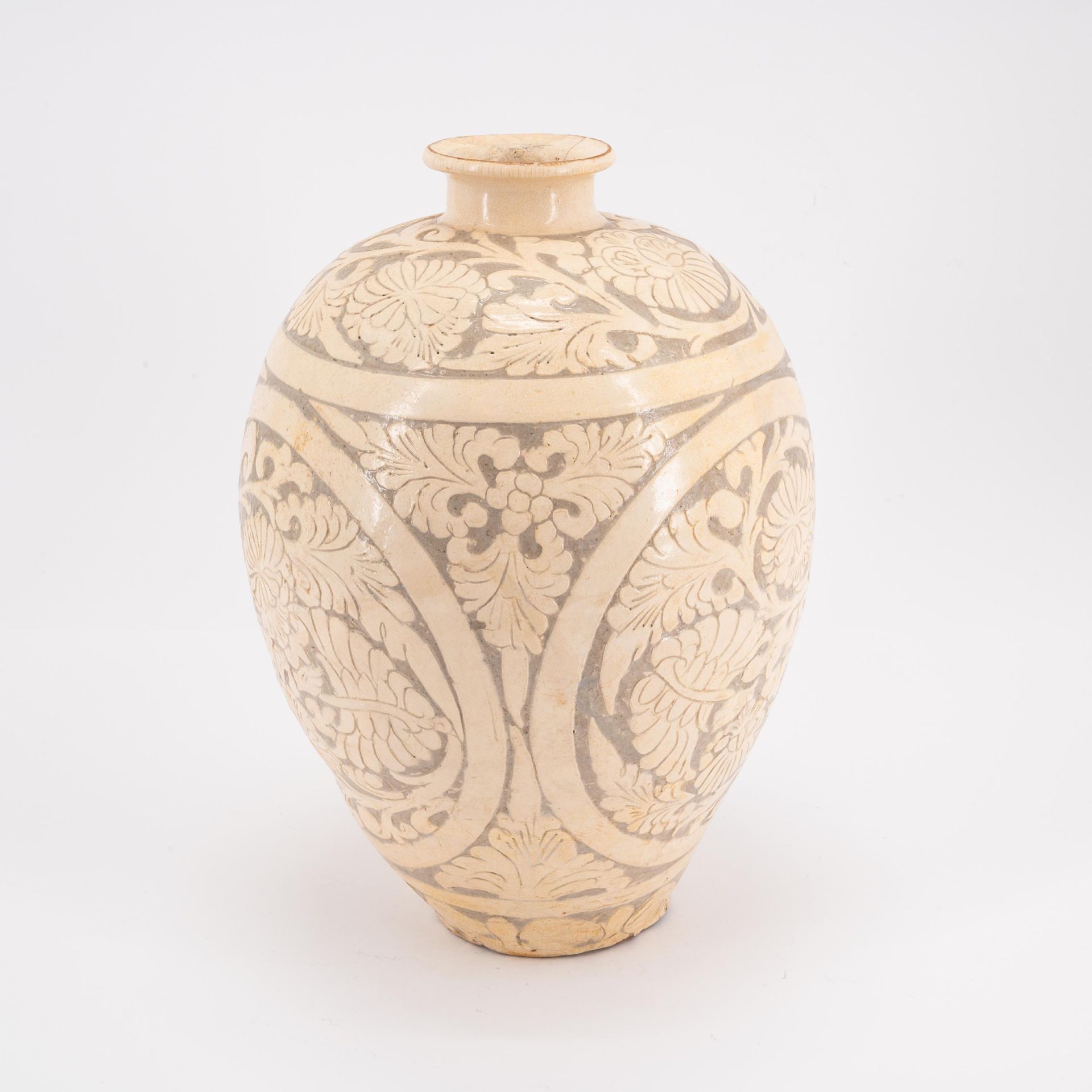 Ovoide Vase mit Blumenornament - Bild 4 aus 6