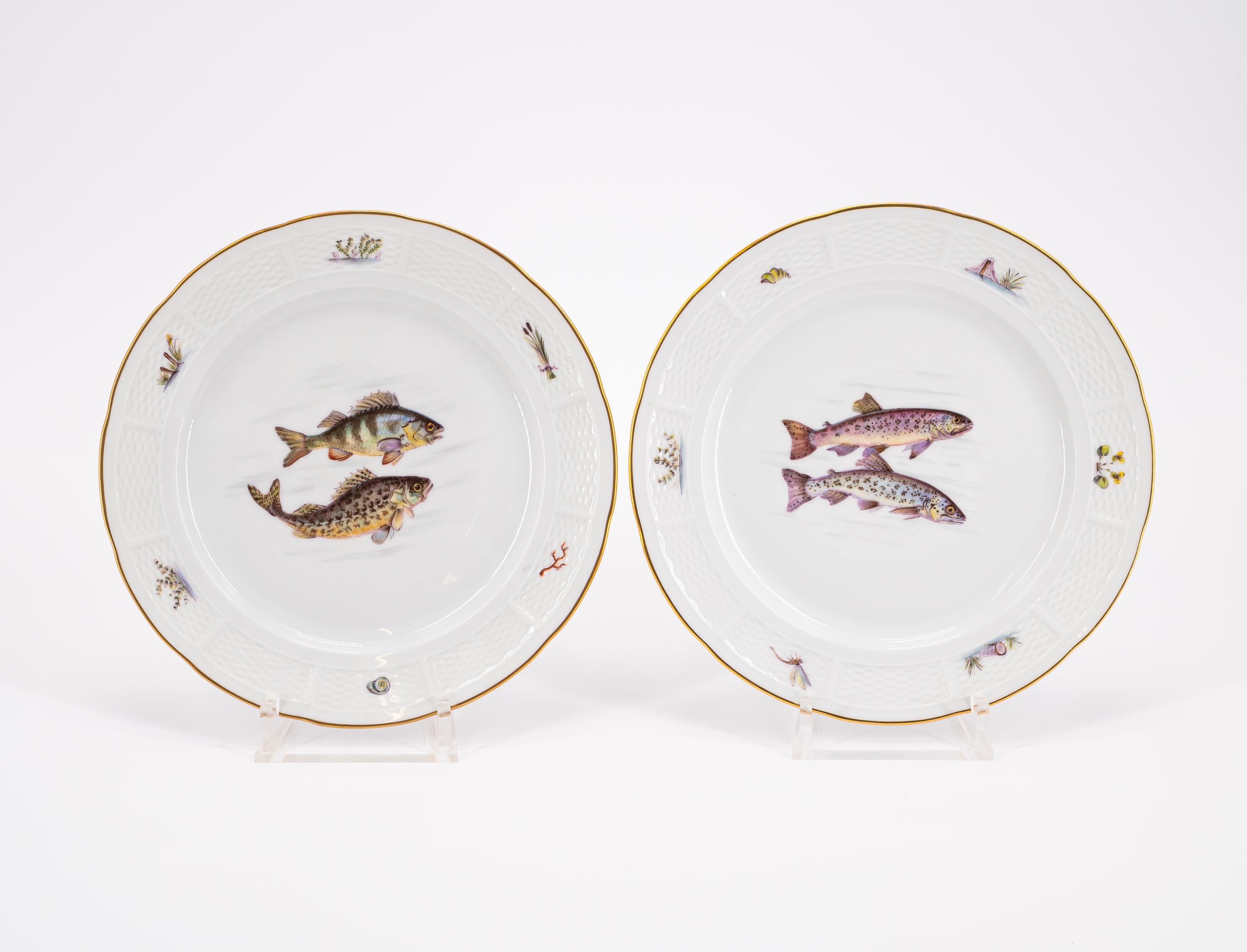 PORCELAIN FISH SERVICE FOR 14 PEOPLE - Image 6 of 9