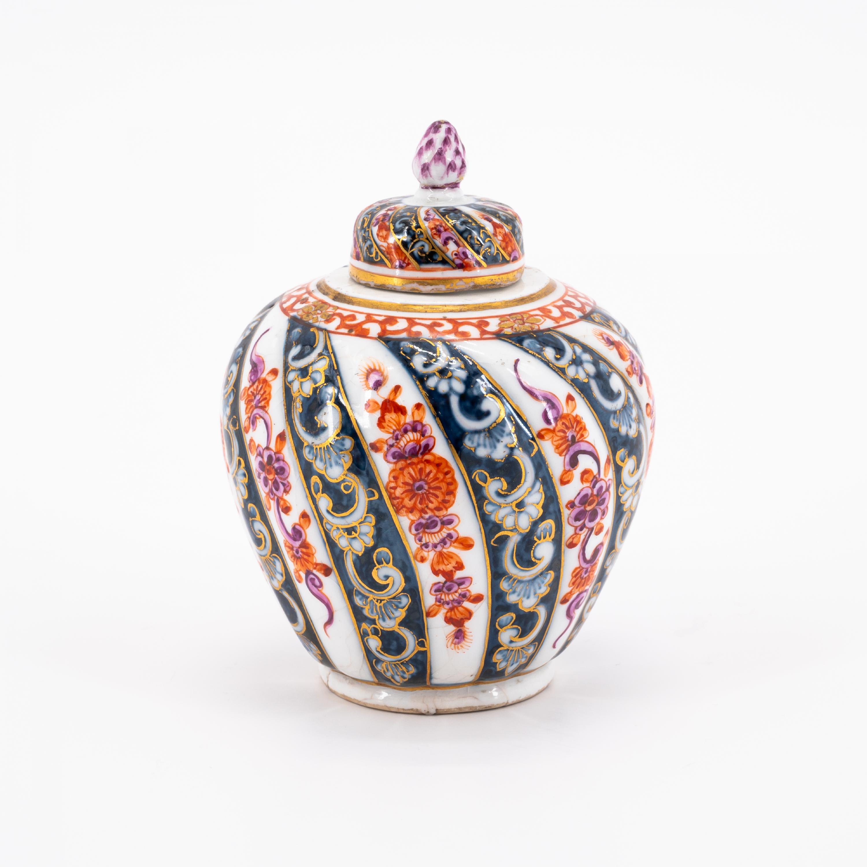 PORCELAIN TEA CADDY AND SAUCER WITH STRIPPED DECOR IN THE STYLE OF EAST ASIAN 'BROCASE GOODS' - Image 6 of 9