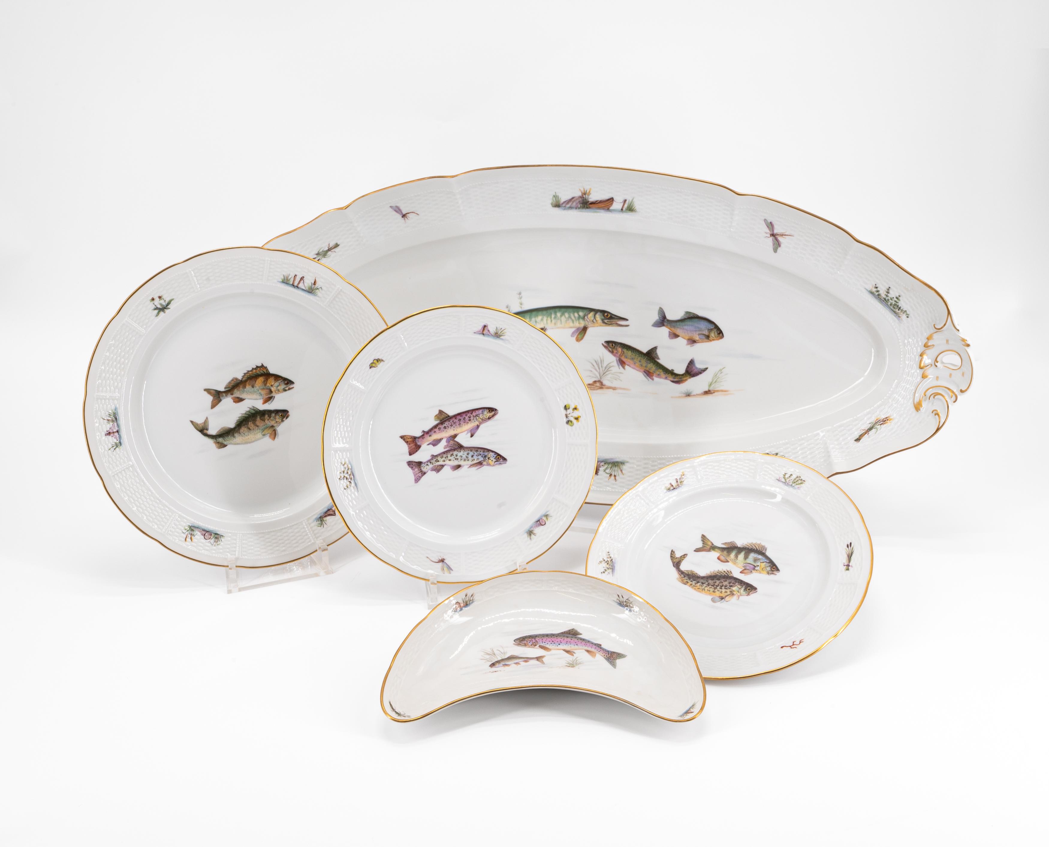 PORCELAIN FISH SERVICE FOR 14 PEOPLE