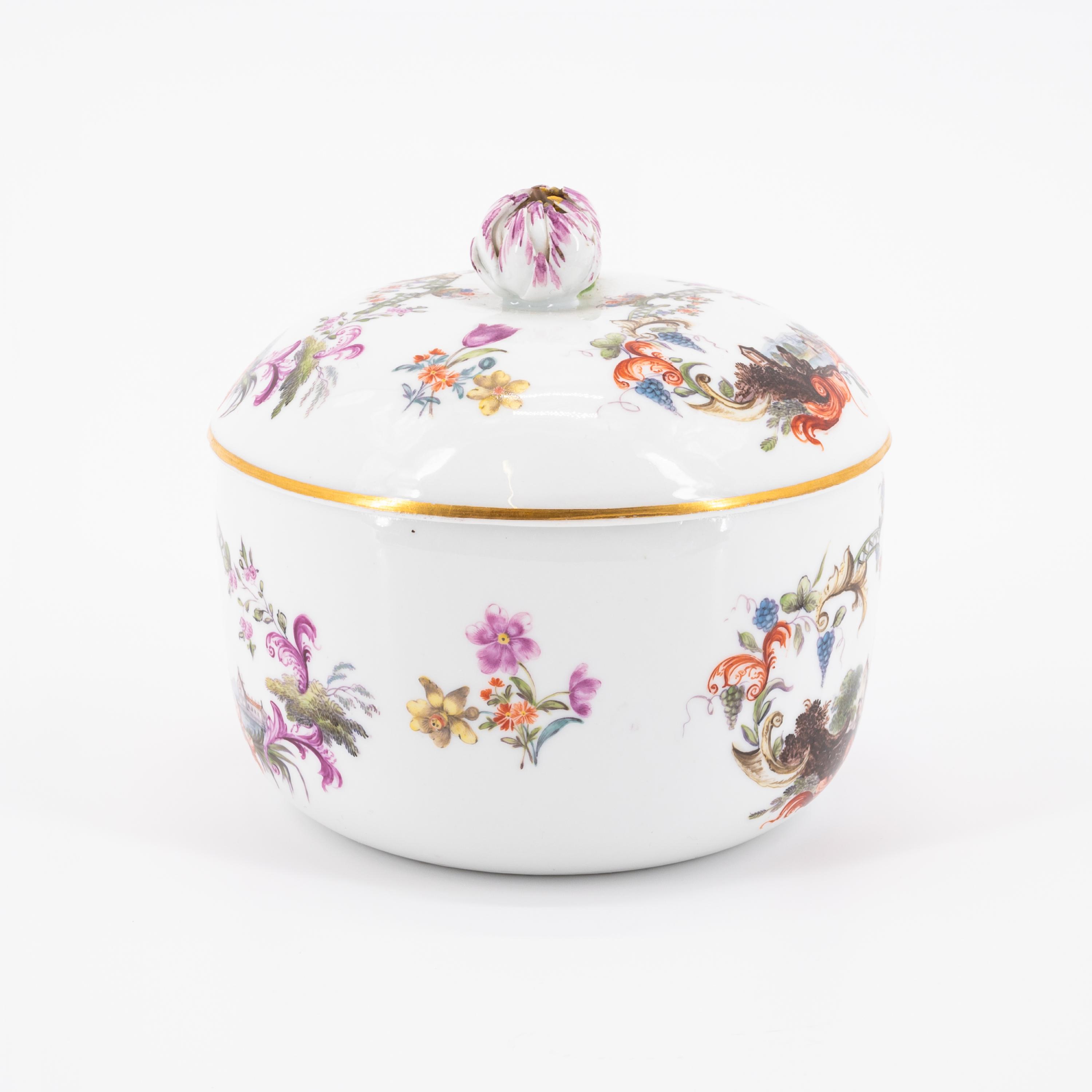 PORCELAIN SUGAR BOWL WITH LID WITH LANDSCAPE CARTOUCHES AND FLOWER FINIAL - Image 4 of 6