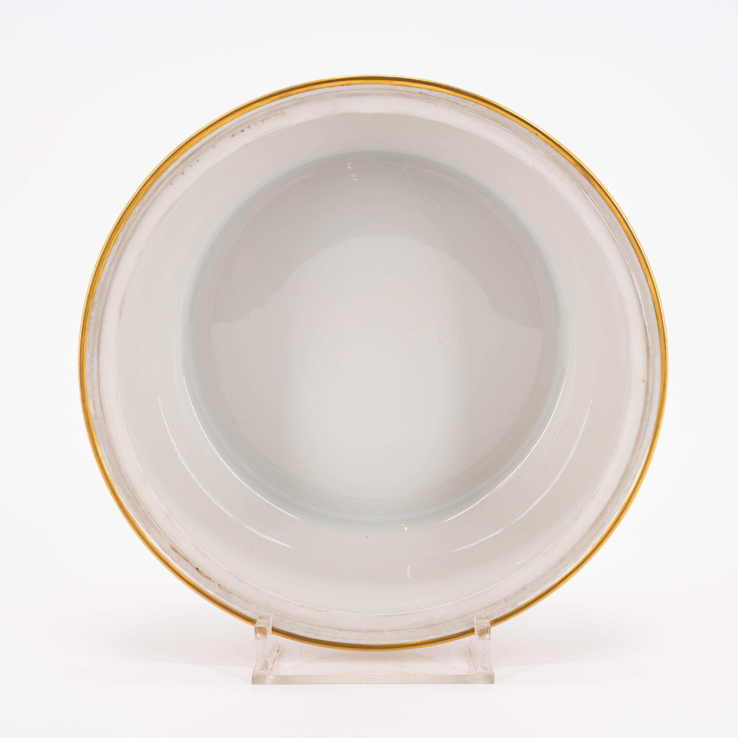 18 PIECES FROM A PORCELAIN DINNER SERVICE 'FLORA DANICA' - Image 18 of 26