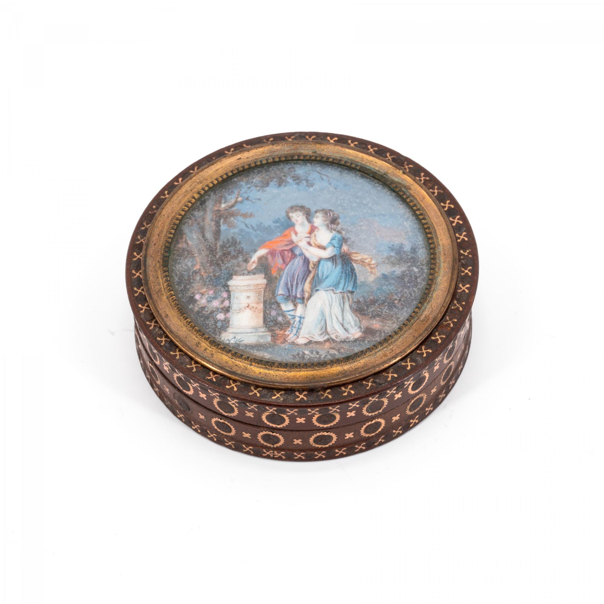 ROUND METAL BOX WITH COUPLE IN PARK LANDSCAPE