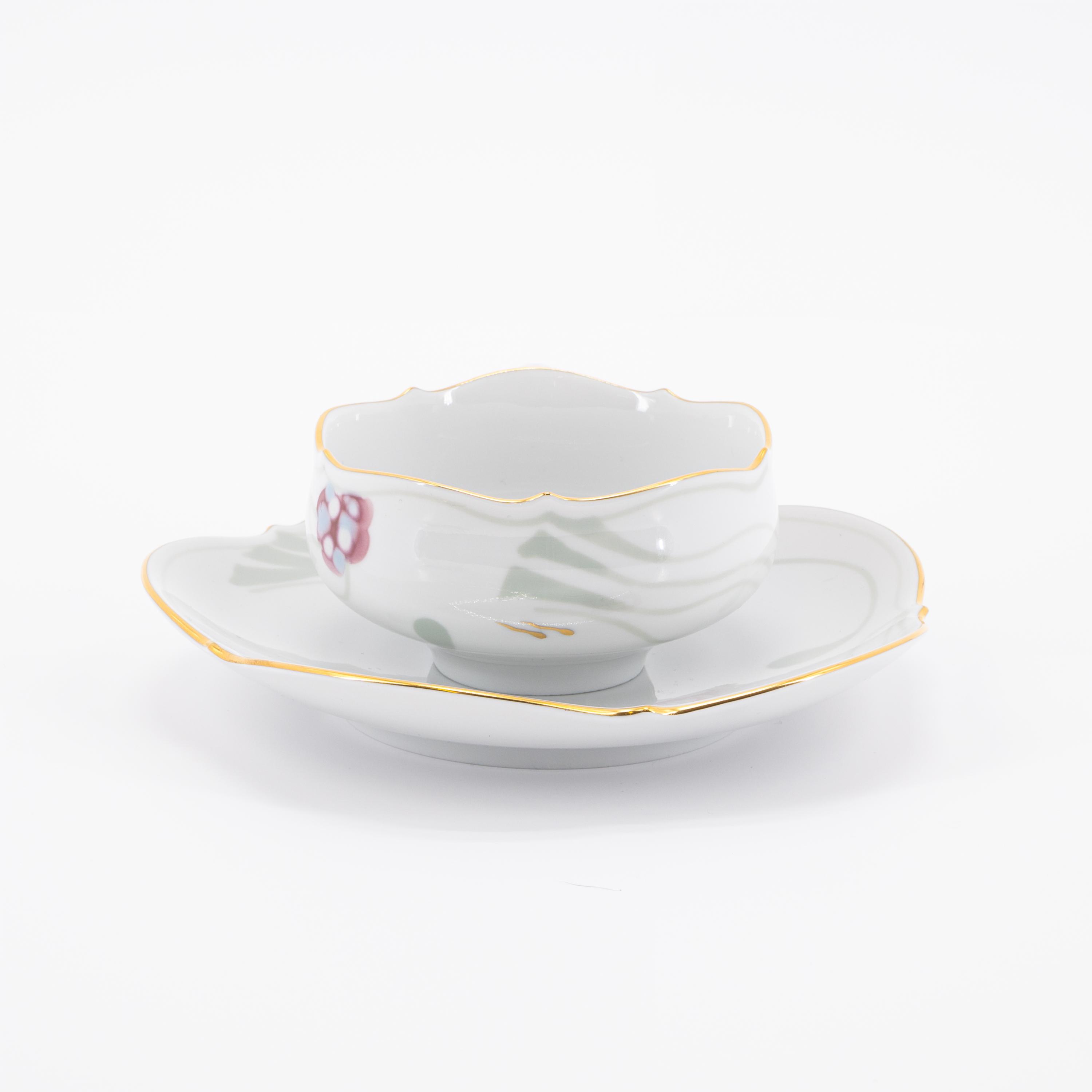 PORCELAIN TEA SERVICE FOR SIX IN THE 'LARGE CUT-OUT' SHAPE WITH 'WINDFLOWER' DECORATION - Image 4 of 18