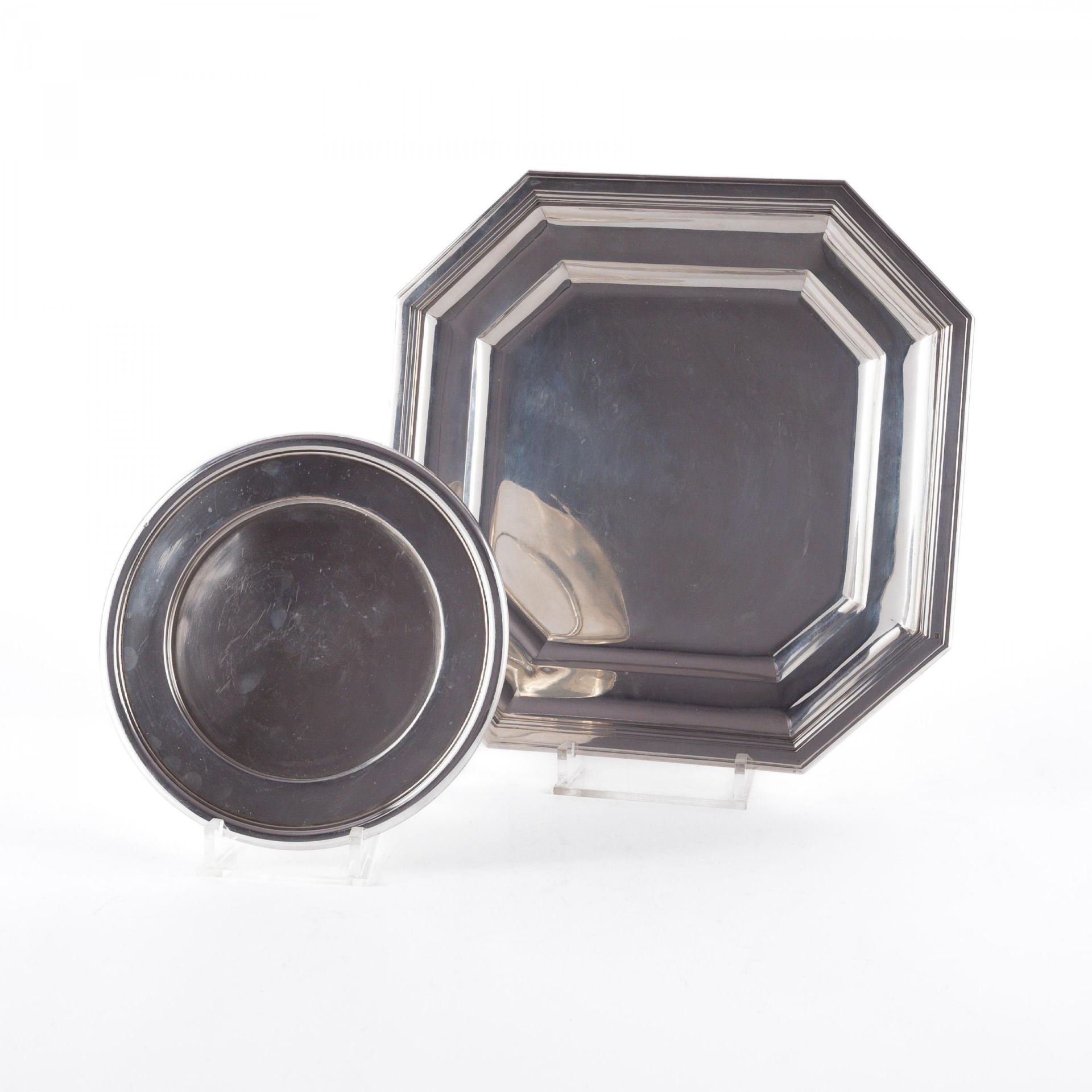 OCTAGONAL PLATTER AND ROUND STAND