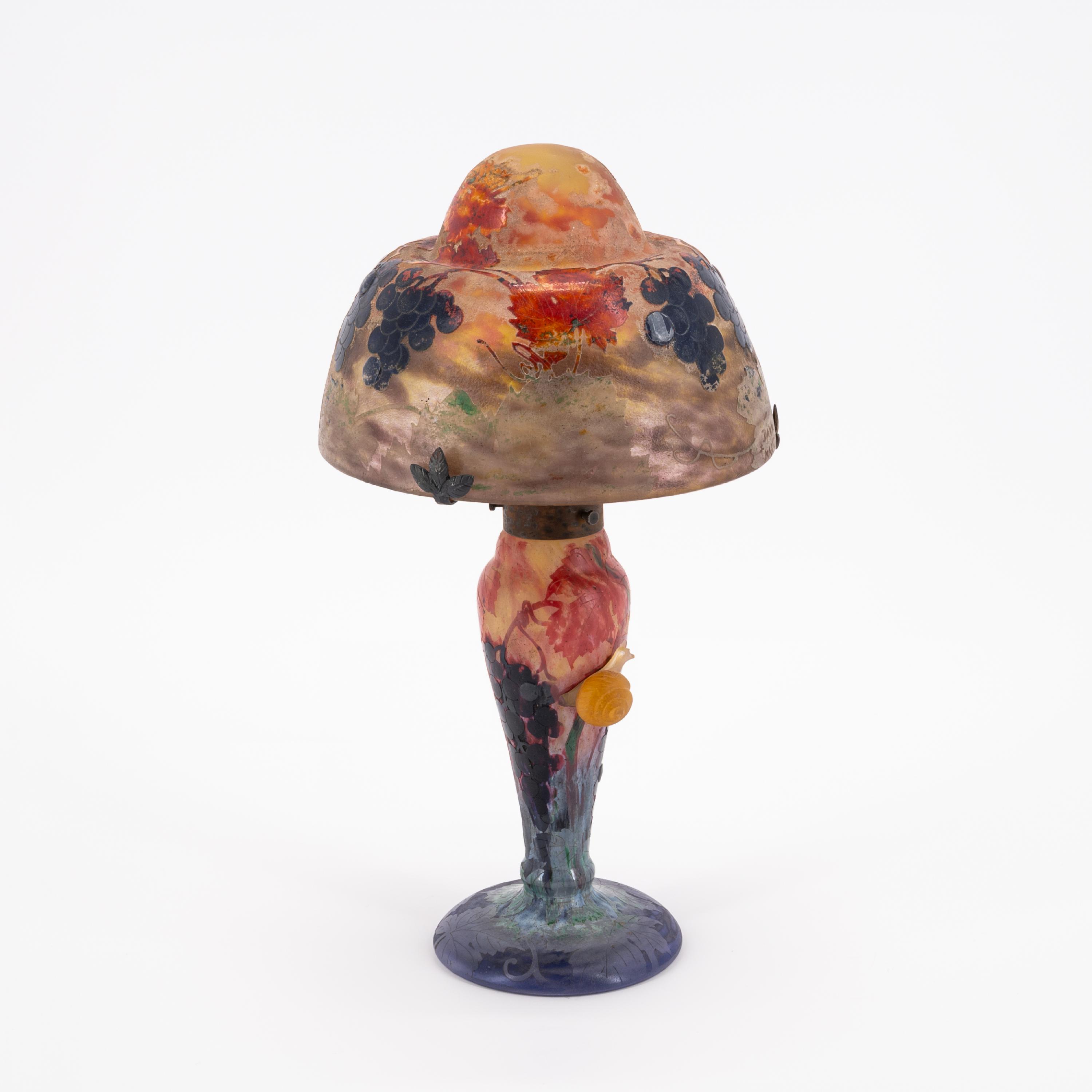 RARE GLASS TABLE LAMP 'VIGNE ET ESCARGOTS' WITH A SNAIL - Image 5 of 10